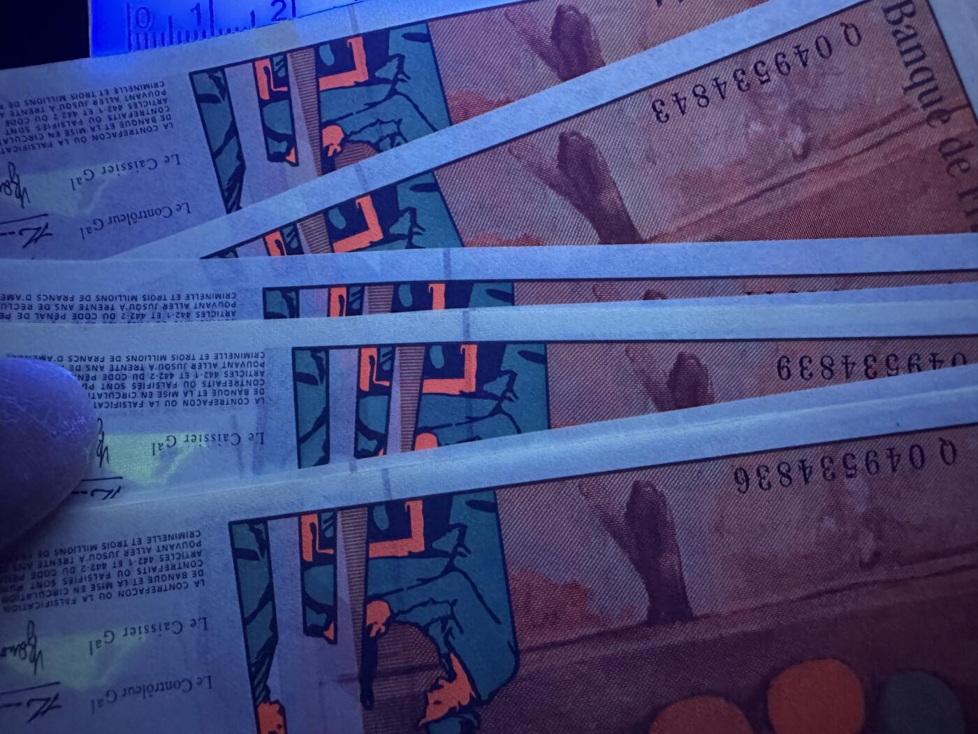 《外钞收藏家》第六百一十九期（精品场）（长期征集拍品、欢迎藏友们联系合作） 1998年法国末版100法郎 7张一起 断连 UNC-有轻微发黄和潮