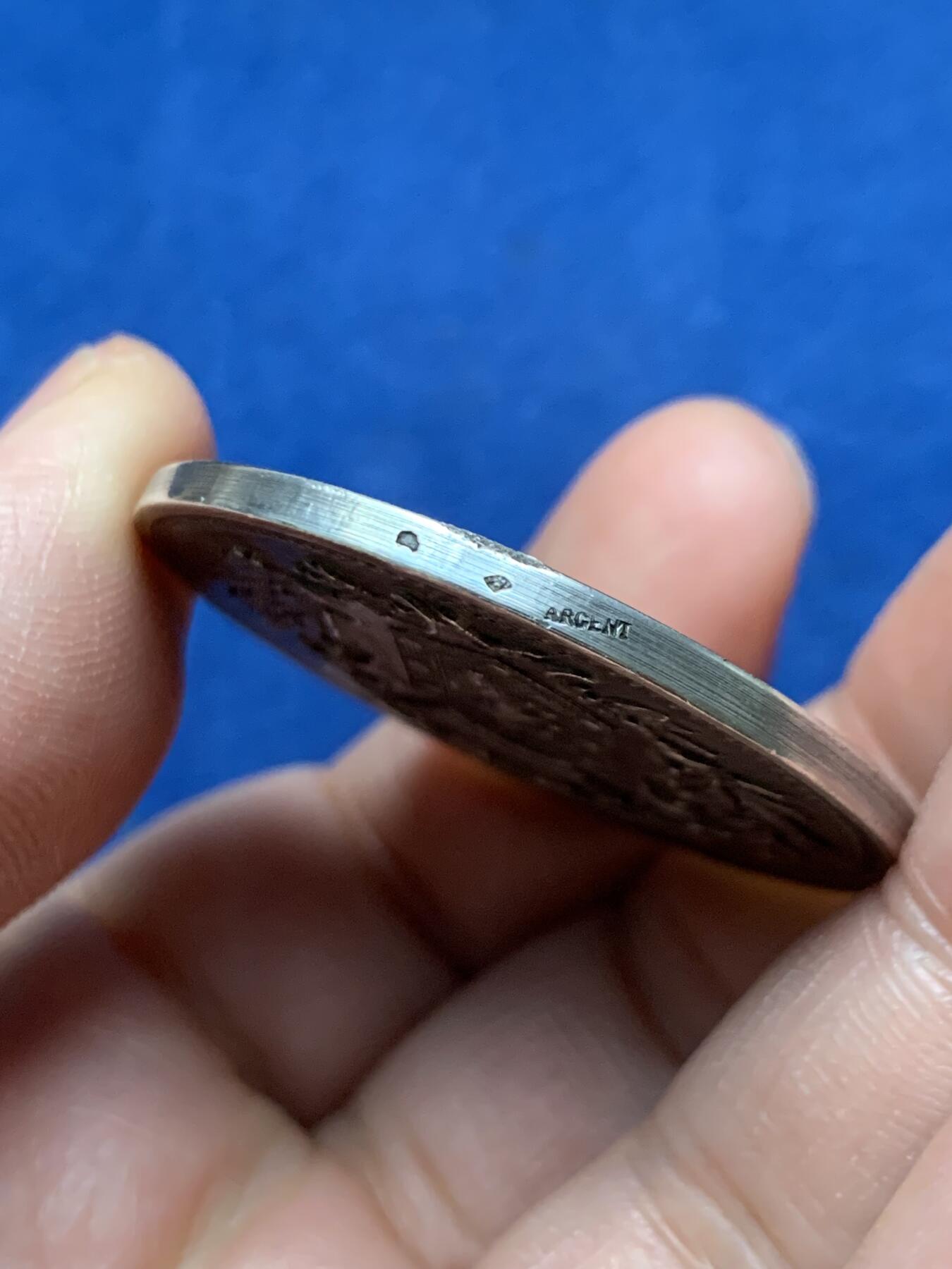 《竞宝斋》第472场 周日，周一，周二 3场连拍 （全场包邮）欢迎送拍 法国沙泰勒罗储蓄银行银章，32.52g，41.3mm，边铭：野猪头+菱形argent，有轻磕