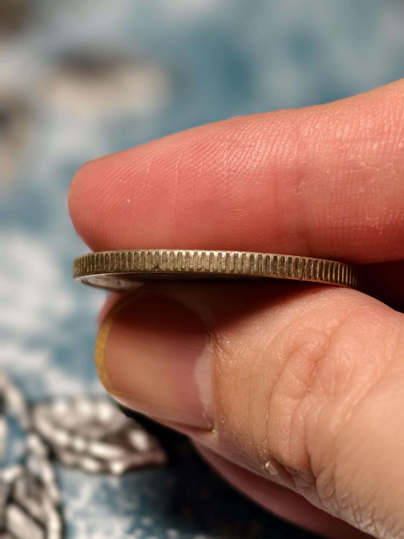 抚柳草堂-第十七期章牌钱币  奖章勋章限时免佣 满百包邮 放漏专场 1937丹麦克里斯蒂安十世在位25周年纪念2克朗银币 重15.1g  原味自然老包浆 观感舒适