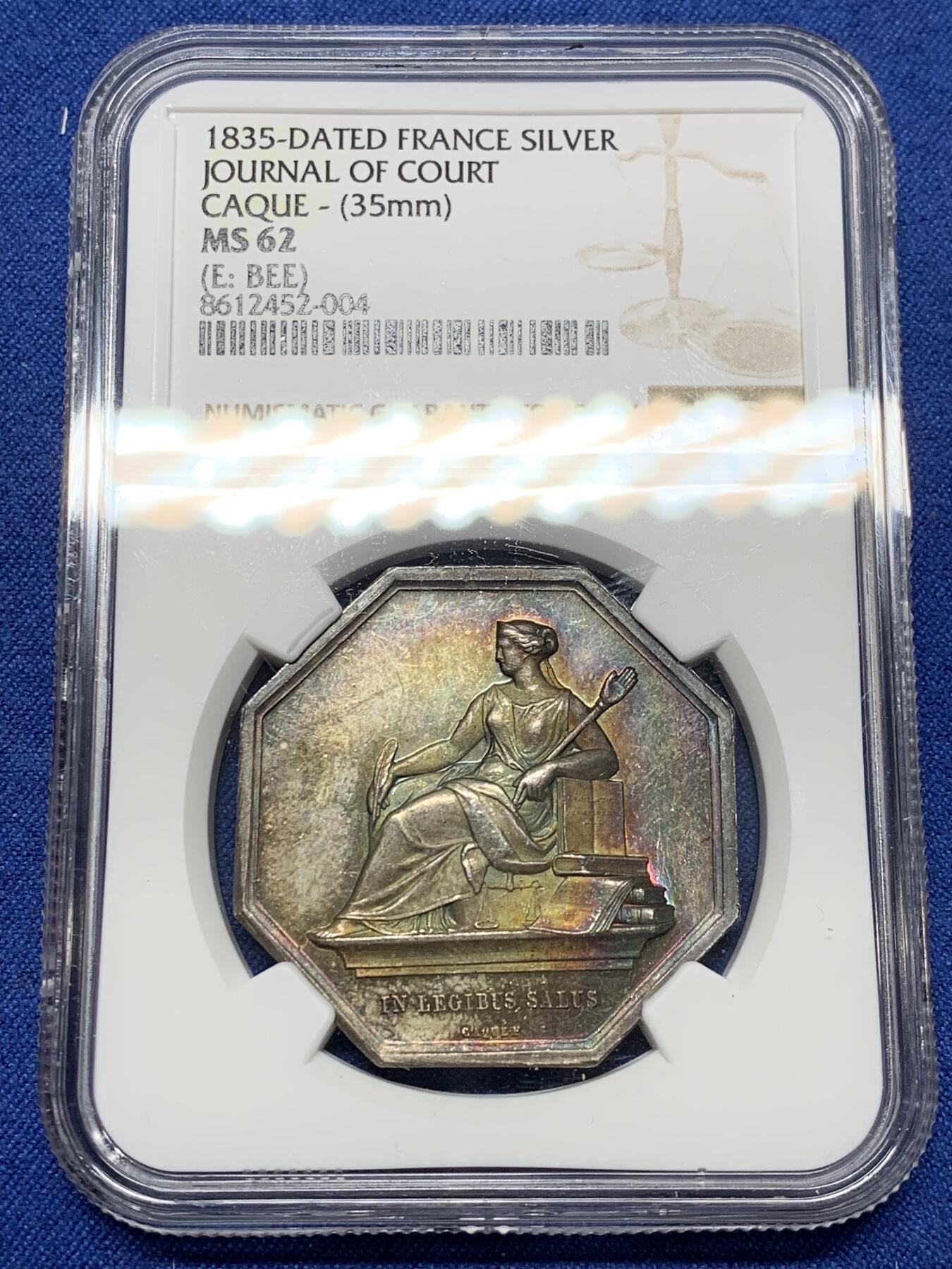 《竞宝斋》第472场 周日，周一，周二 3场连拍 （全场包邮）欢迎送拍 NGC MS62 法国1835法律杂志八角银质代币，蜜蜂边铭，大规格：直径35mm。