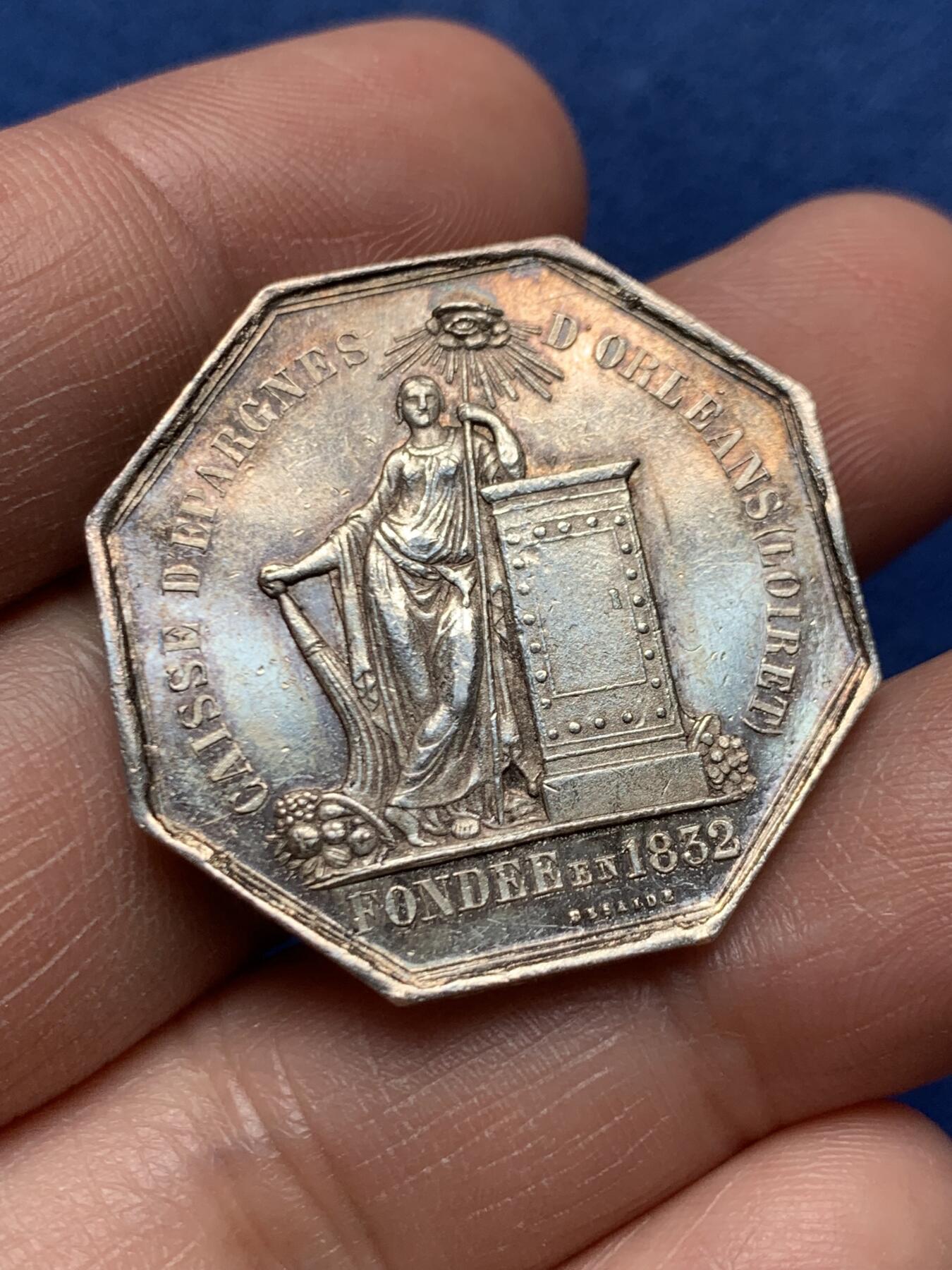 《竞宝斋》第472场 周日，周一，周二 3场连拍 （全场包邮）欢迎送拍 法国1832年奥尔良卢瓦雷省储蓄银行八角银代币，12.85克，31mm，蜜蜂银标边铭。