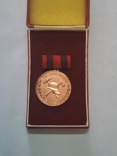 韵星假日军品类拍卖第47期 -- Rimey Holidays Militaria Auction 47 - 民主德国铜级消防忠诚服务奖章带原盒