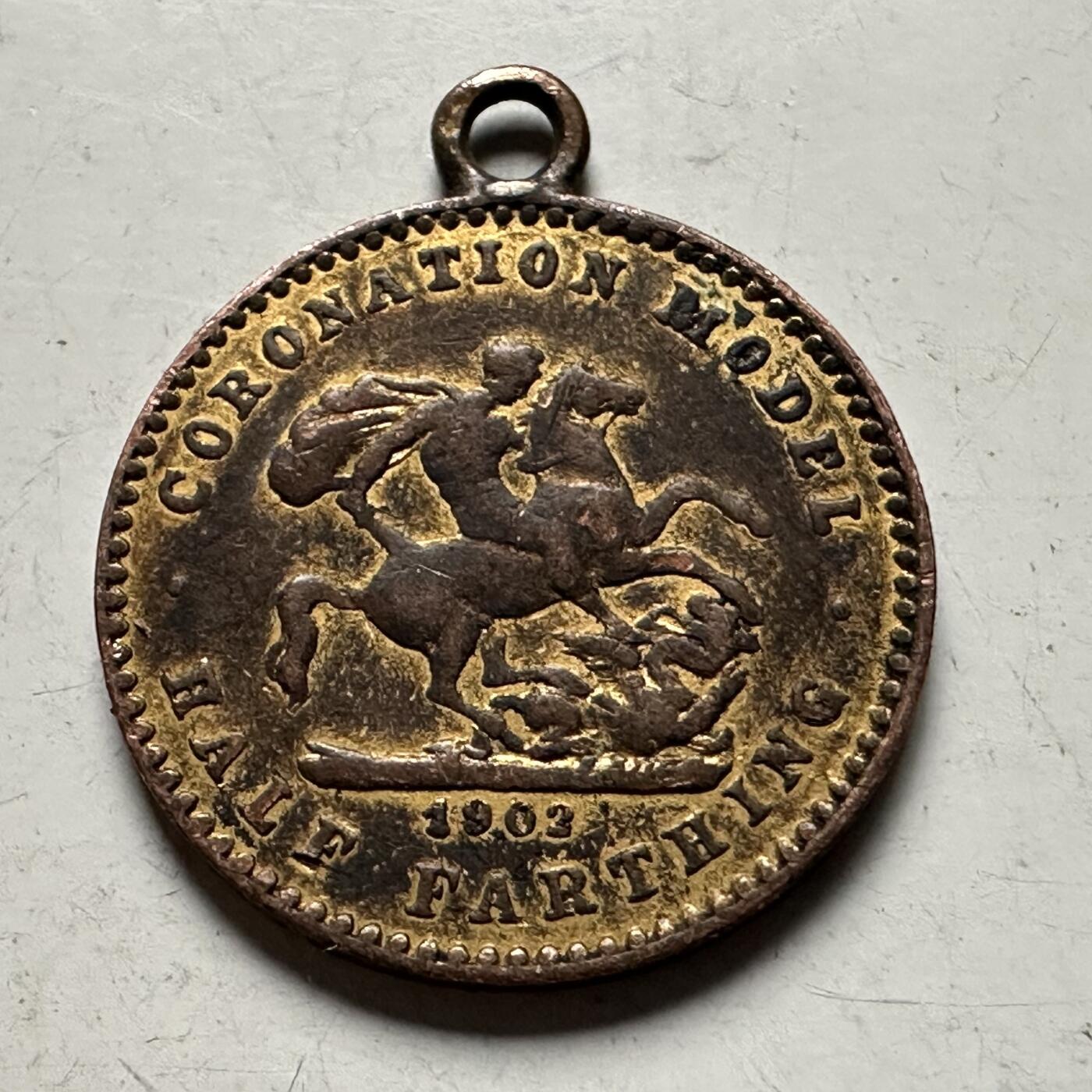 🌹外币初藏🌹🐯2026年第30场   每周二四六晚8️⃣点 接代拍 英国1903年爱德华七世 马剑吉祥镀金挂件