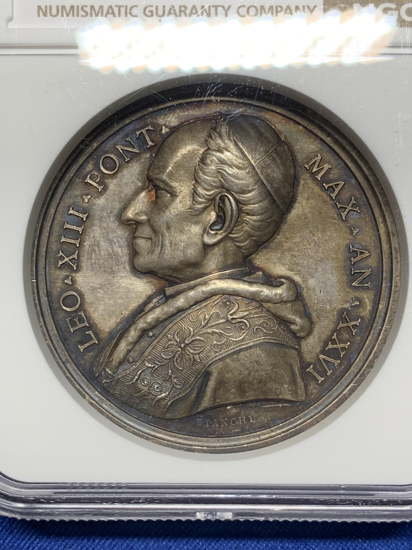 《竞宝斋》第472场 周日，周一，周二 3场连拍 （全场包邮）欢迎送拍 NGC MS64 教皇国梵蒂冈利奥十三世成立圣经研究委员会纪念大银章，五彩包浆 高浮雕，直径44mm， 冠军分，加厚盒