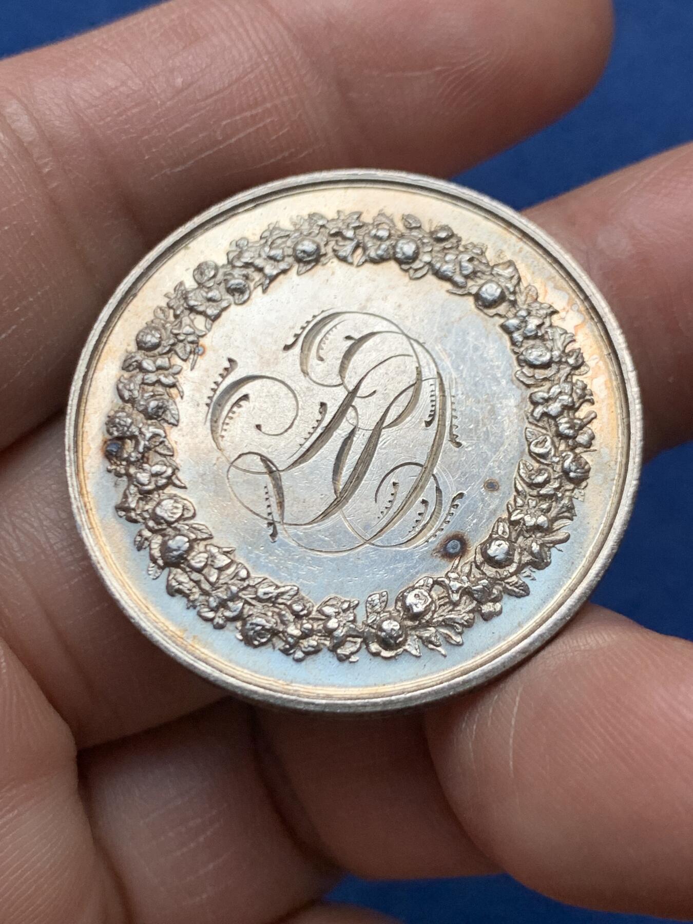 《竞宝斋》第472场 周日，周一，周二 3场连拍 （全场包邮）欢迎送拍 法国婚姻与爱情纪念银章，15.55g，33.6mm，蜜蜂边铭