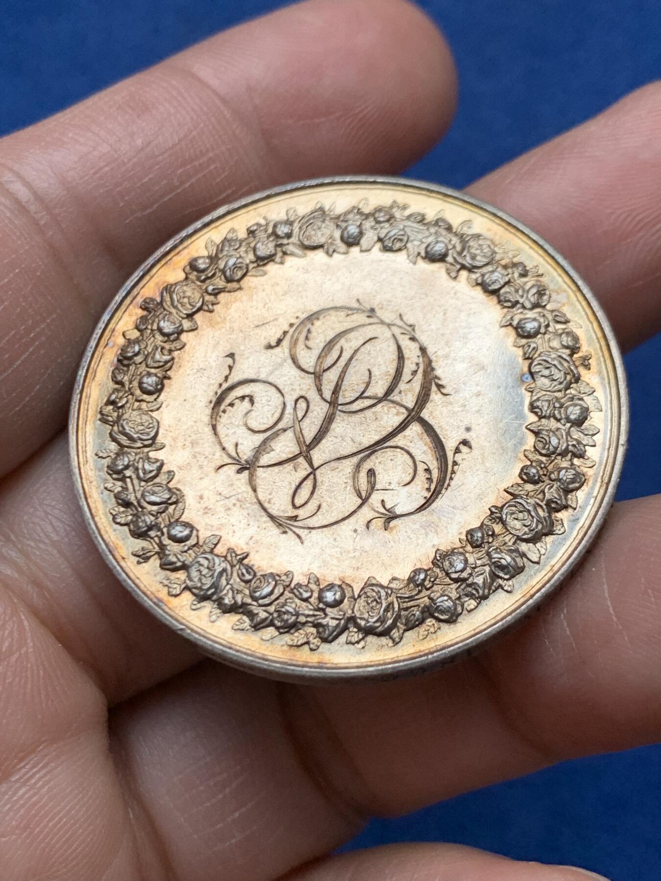 《竞宝斋》第472场 周日，周一，周二 3场连拍 （全场包邮）欢迎送拍 法国婚姻与爱情纪念银章，24.54g，39mm，蜜蜂边铭