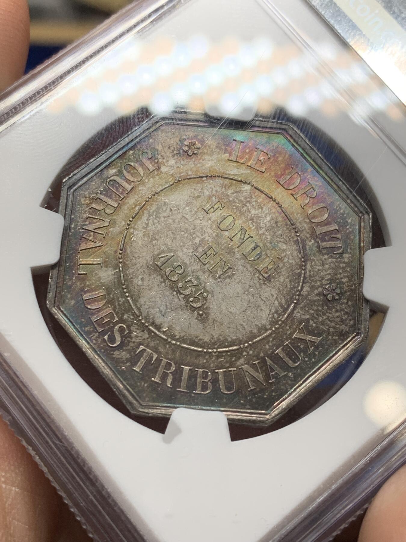 《竞宝斋》第472场 周日，周一，周二 3场连拍 （全场包邮）欢迎送拍 NGC MS62 法国1835法律杂志八角银质代币，蜜蜂边铭，大规格：直径35mm。