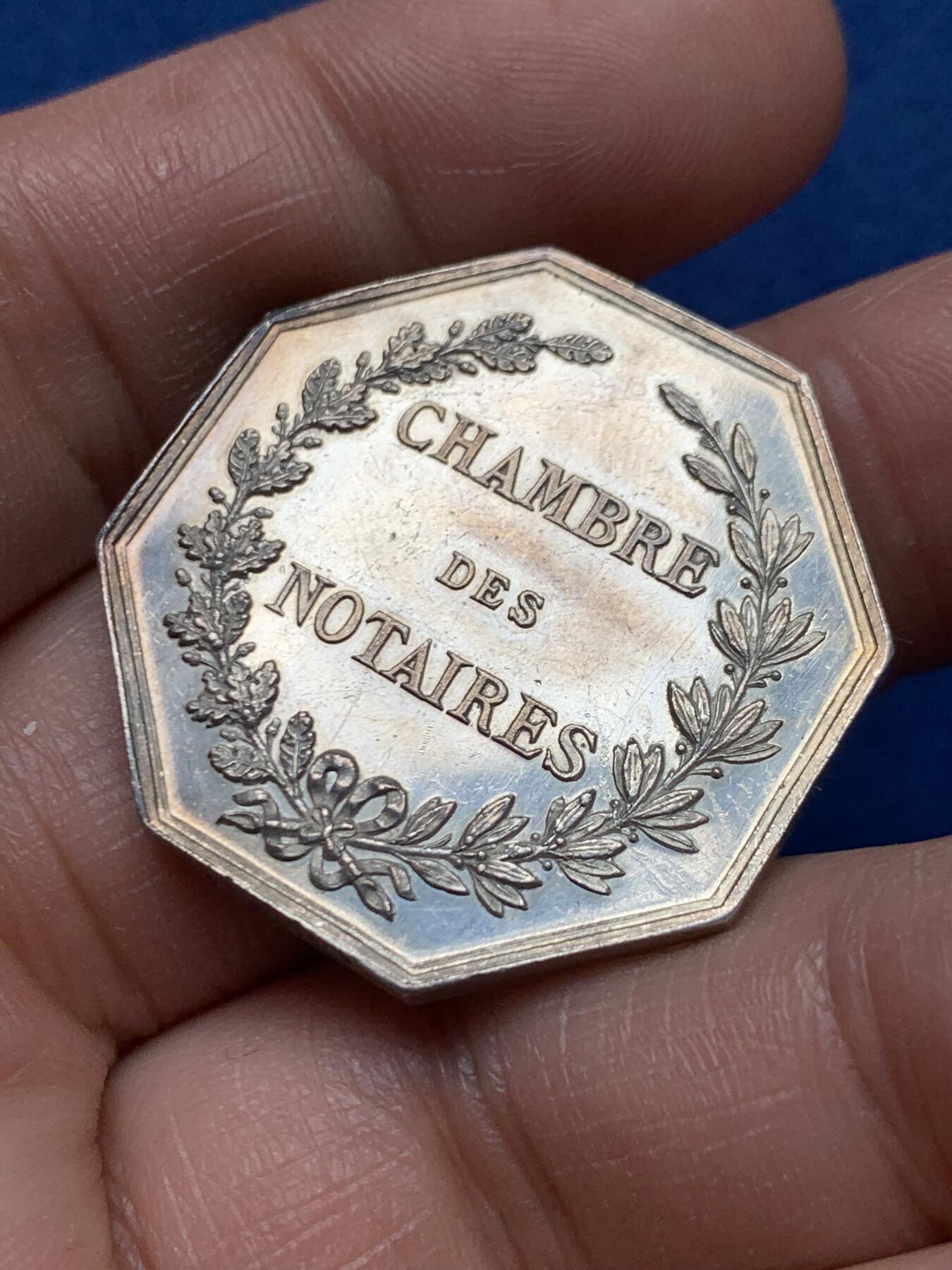 《竞宝斋》第472场 周日，周一，周二 3场连拍 （全场包邮）欢迎送拍 法国八角银章，印德尔公证人协会，14.68g，31.7mm，蜜蜂边铭