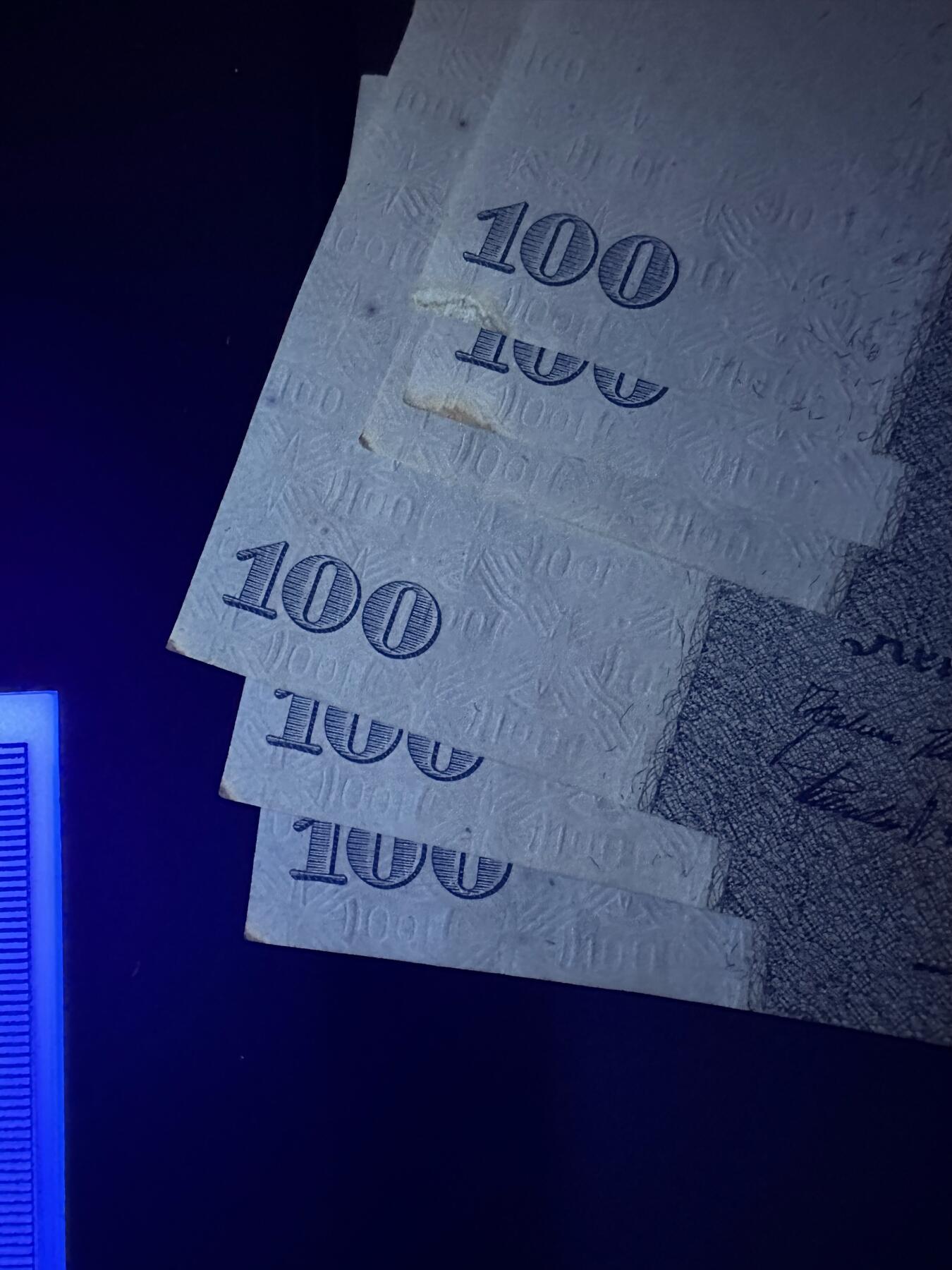 《外钞收藏家》第六百一十九期（精品场）（长期征集拍品、欢迎藏友们联系合作） 1924年版德国100马克 A冠 正面左下角有黄 UNC- 尾086