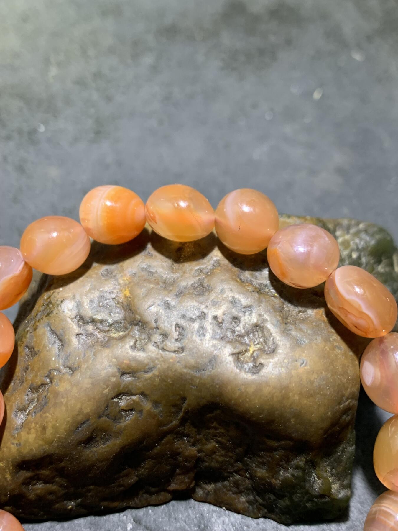 川料樱桃红南红玛瑙随形糖豆单圈手串一条，