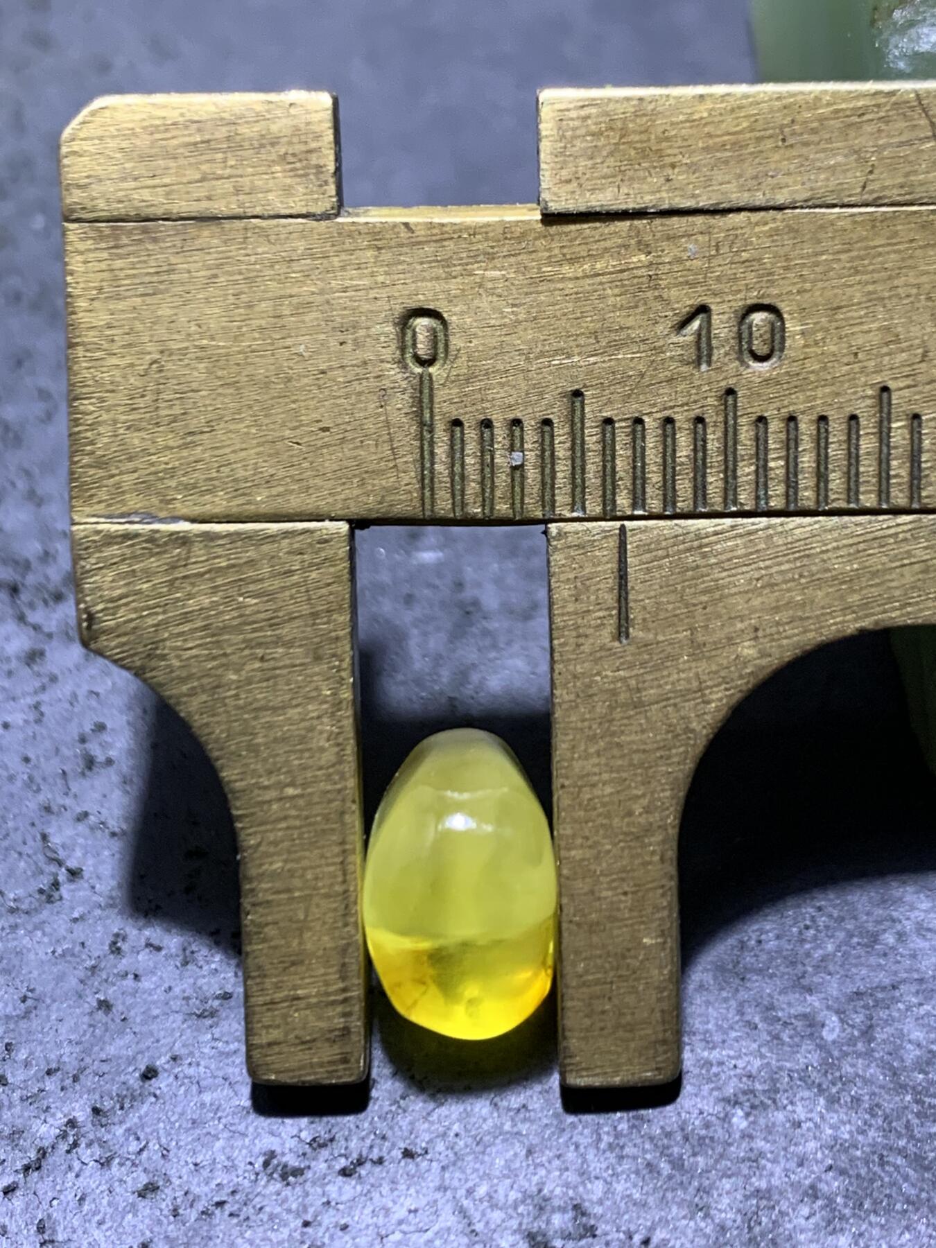 乌克兰蜜蜡爱心形通货戒面一个，