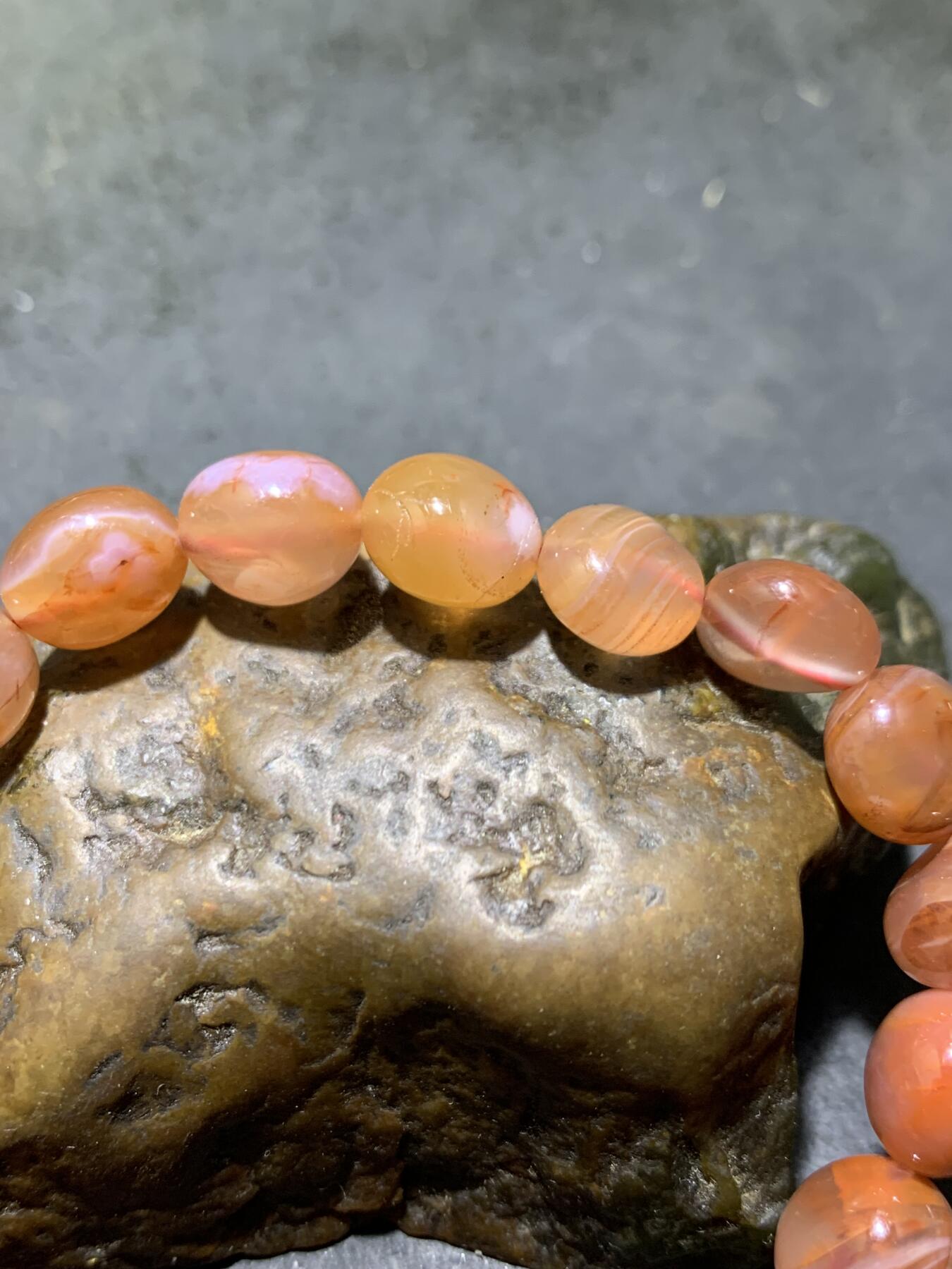 川料樱桃红南红玛瑙随形糖豆单圈手串一条，