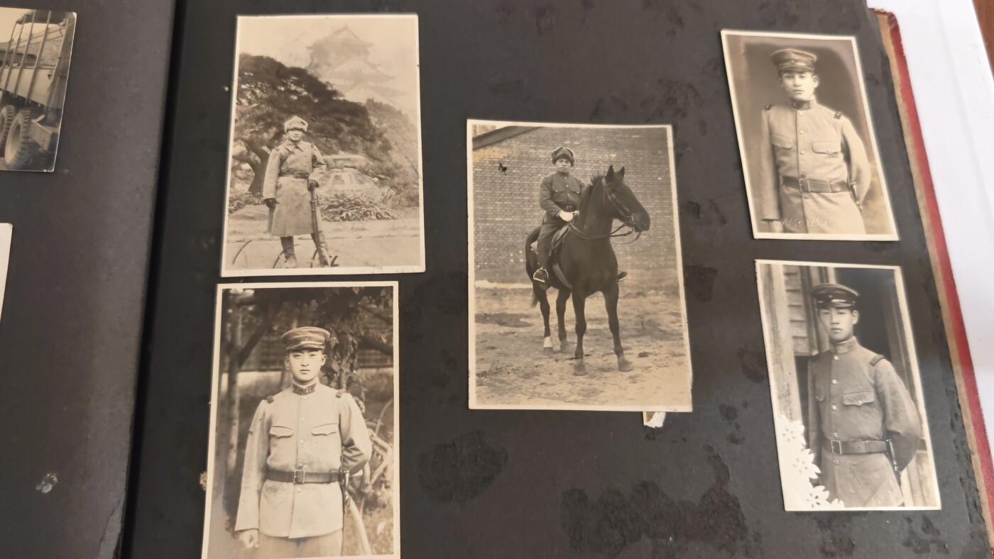 东亚勋章徽章主题拍卖 ⑨ 日军相册一本 要大量中国战场照片 飞机 租界巡警 马匹 合影 日式装备 还有不太好的照片等（ 极其珍贵 数量巨多分上中下三次才能展示完全 希望能都看一下 要部分可能上传重复130多张 （上）（一个上穿不完所以还有下 请在次出价）