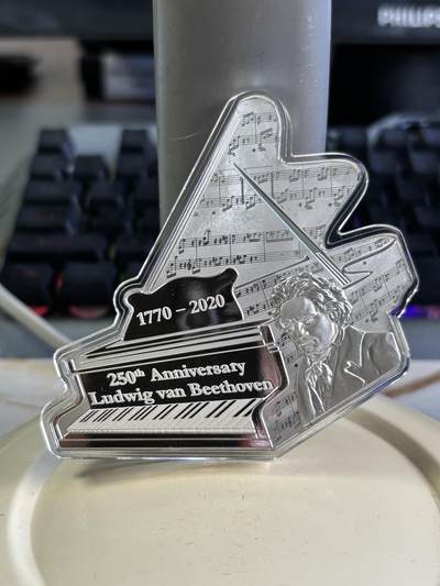 第193期拍卖 - 所罗门群岛2020年10元异形反精制银币 贝多芬诞辰250周年 5盎司999银 发行量：500  盒证全