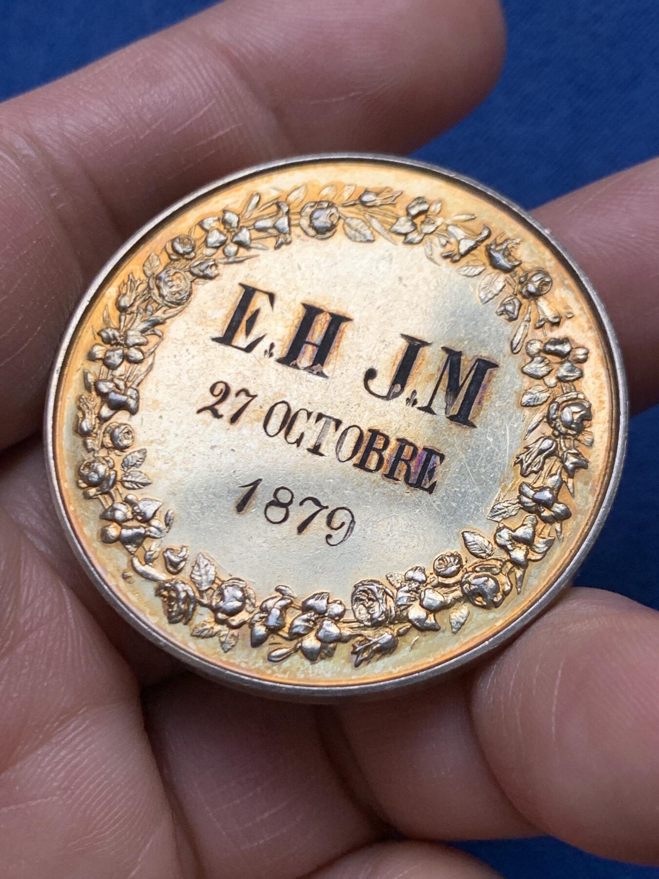 《竞宝斋》第472场 周日，周一，周二 3场连拍 （全场包邮）欢迎送拍 法国婚姻与爱情纪念镀金银章，32.06g，41.3mm，蜜蜂边铭