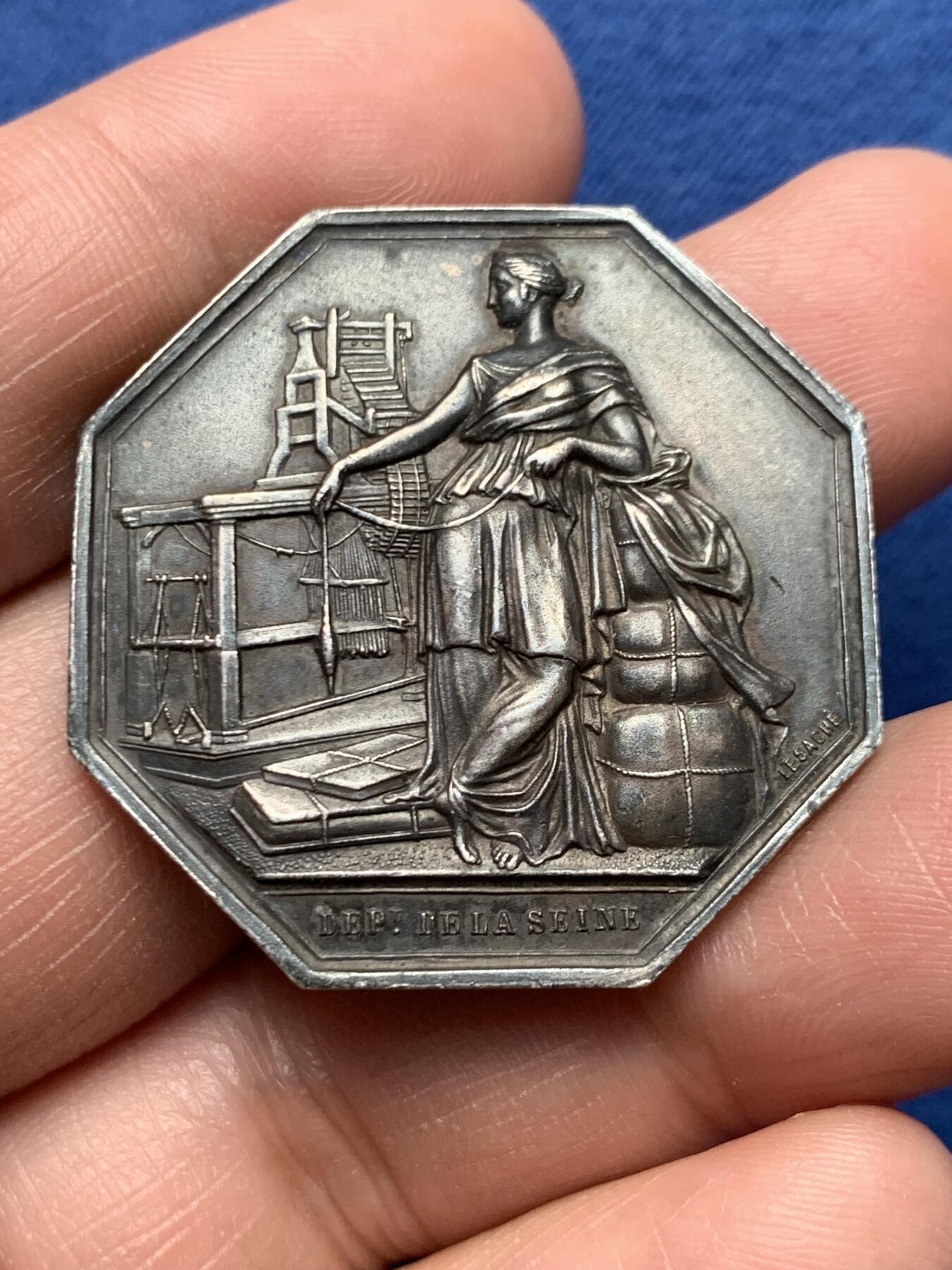 《竞宝斋》第472场 周日，周一，周二 3场连拍 （全场包邮）欢迎送拍 法国塞纳河纺织协会八角银质代币，19.10g，35.3mm，丰饶角1argent边铭