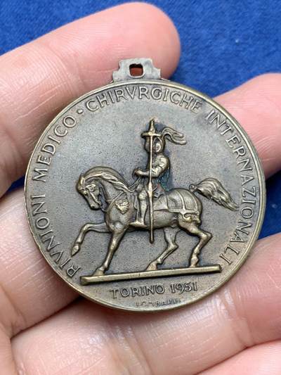 《竞宝斋》第472场 周日，周一，周二 3场连拍 （全场包邮）欢迎送拍 - 1951年意大利都灵国际外科医学会议纪念铜章，为纪念意大利著名解剖学家路易吉·罗兰多（Luigi Rolando）而制，双面高浮雕。27.9克，38.6mm。