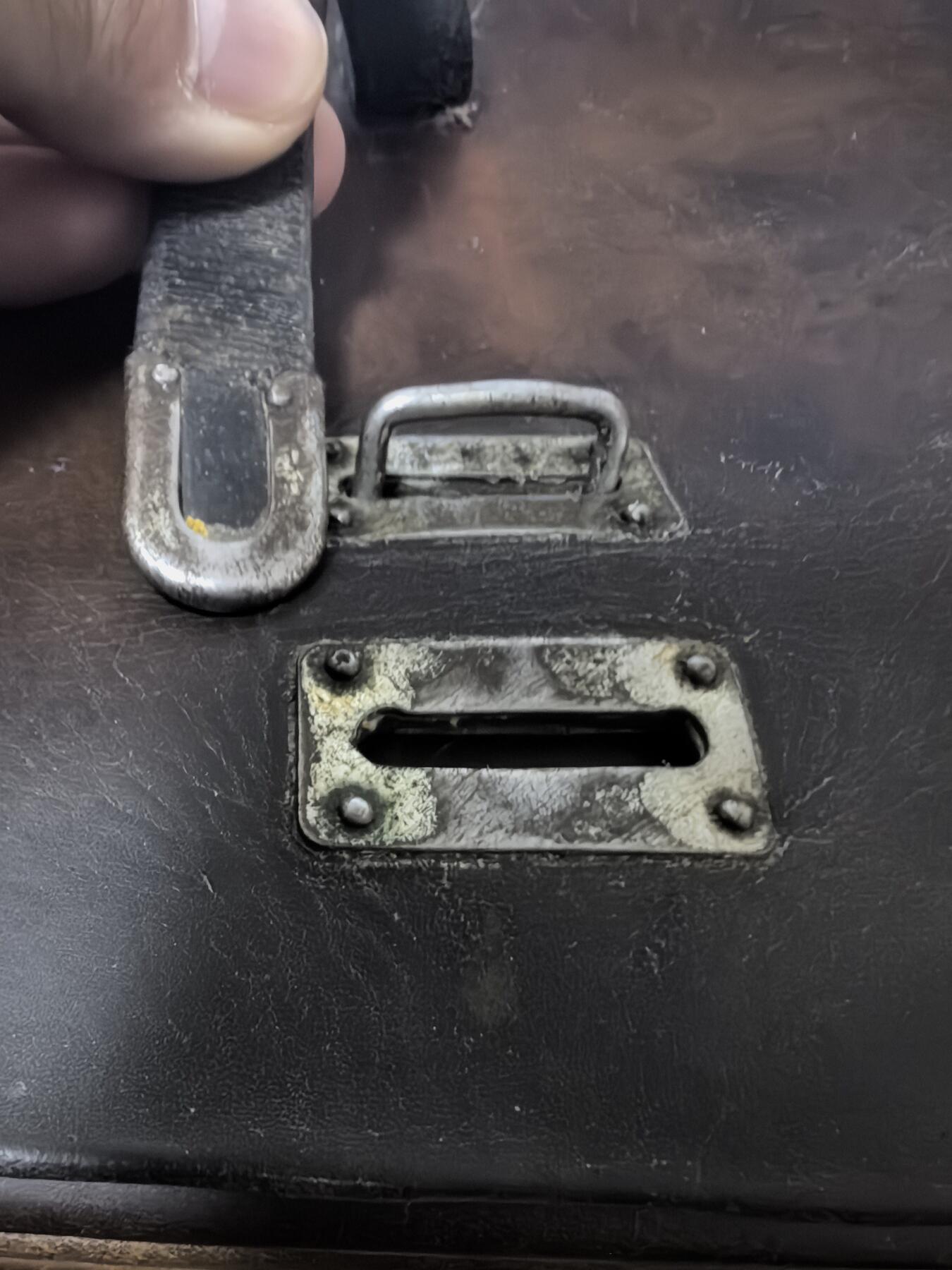 苏联勋章奖章拍卖 本次有亚捏，苏联艺术家，2次英雄的奖状，国际运动员全套等好货 不要错过 3月20日晚上九点结束在麦稀奇 找不到的加我qq或者微信都是184277308备注苏章拍卖。