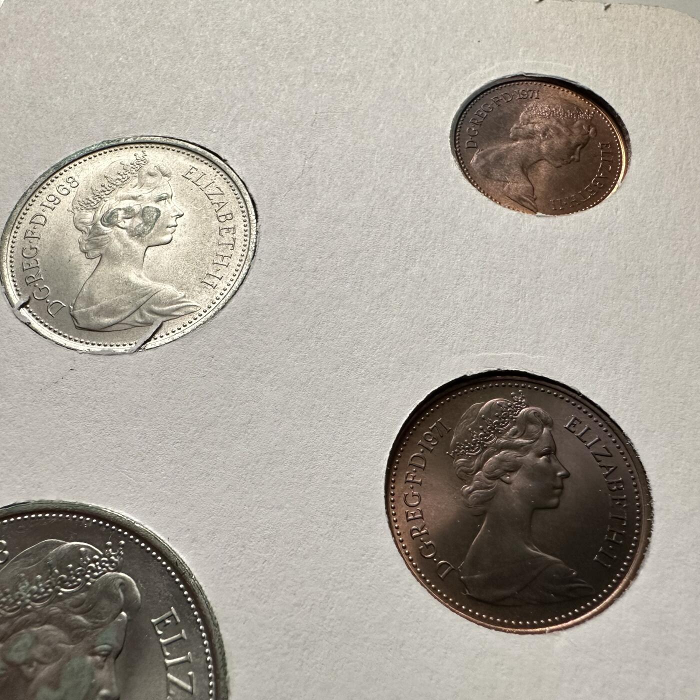 🌹外币初藏🌹🐯2026年第30场   每周二四六晚8️⃣点 接代拍 英国新便士5枚套原装册 a