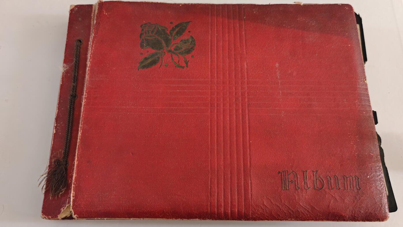 东亚勋章徽章主题拍卖 ⑨ 日军相册一本 要大量中国战场照片 飞机 租界巡警 马匹 合影 日式装备 还有不太好的照片等（ 极其珍贵 数量巨多分上中下三次才能展示完全 希望能都看一下 要部分可能上传重复130多张 （上）（一个上穿不完所以还有下 请在次出价）