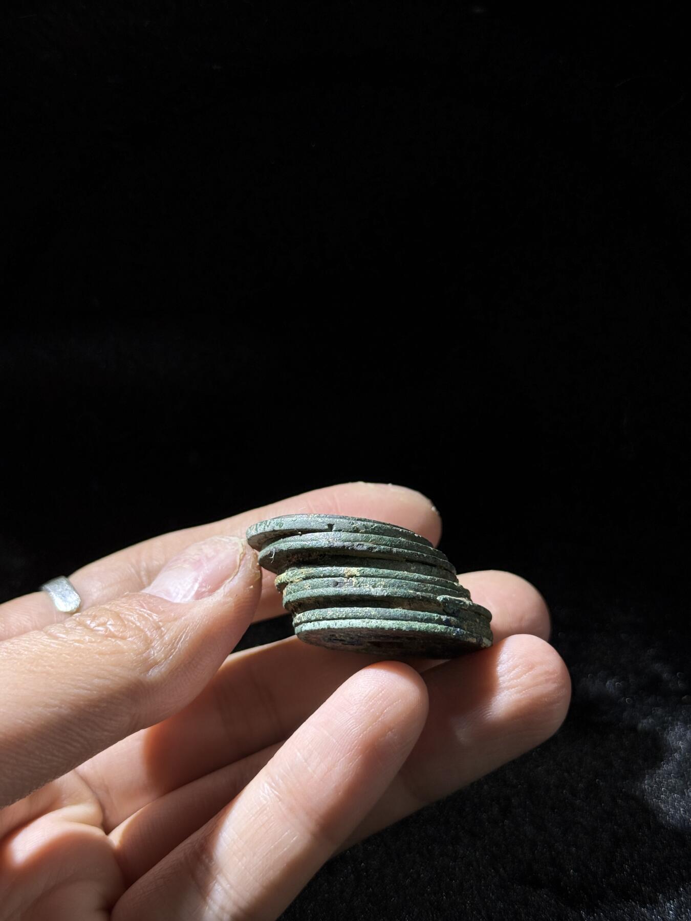 戎马世界章牌大赏，铜钱场 元佑折二钱筒子，11连，最后是小平钱