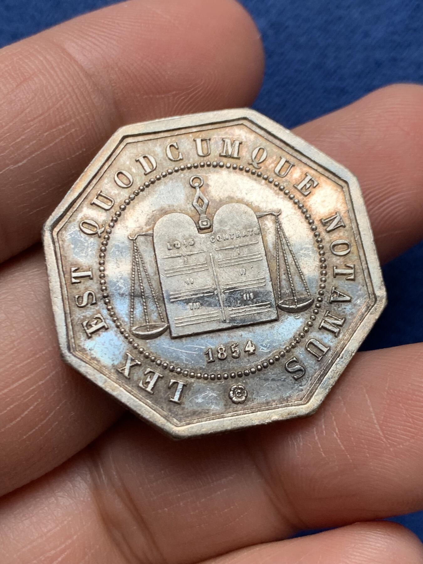 《竞宝斋》第472场 周日，周一，周二 3场连拍 （全场包邮）欢迎送拍 法国亚眠公证人八角银质代币，15.90g，31.6mm，蜜蜂边铭