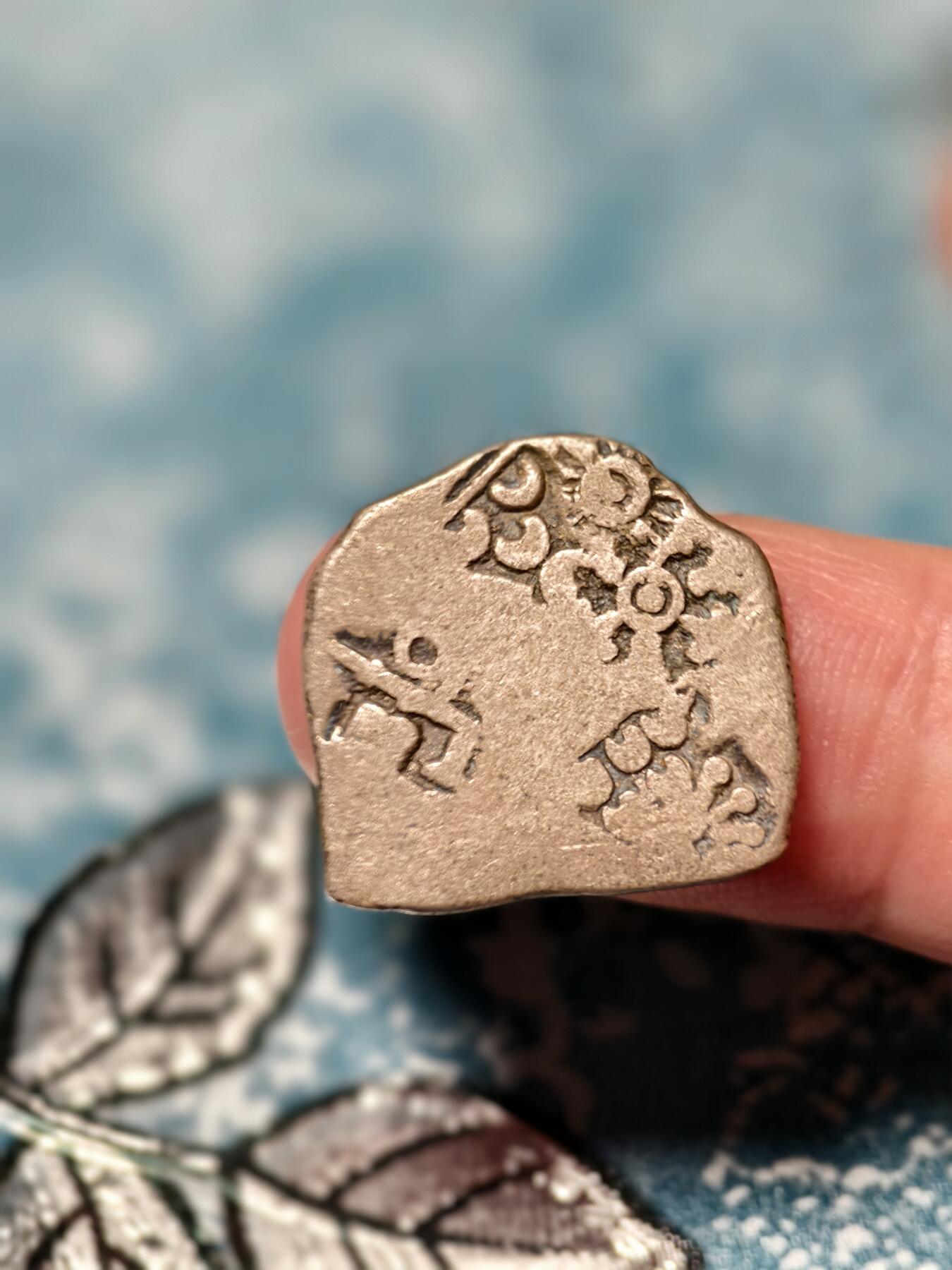 抚柳草堂-第十七期章牌钱币  奖章勋章限时免佣 满百包邮 放漏专场 古印度孔雀王朝（约公元前322–前187年）的1 Karshapana（卡夏帕那）戳记银币 阿育王时期前后流通的早期货币 含银量高重3g 打制精美