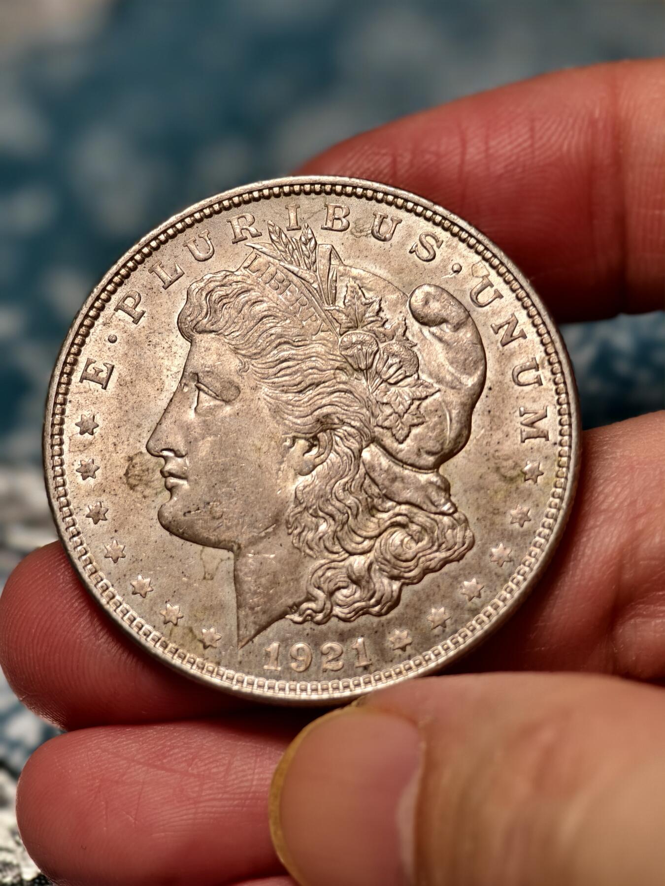 抚柳草堂-第十七期章牌钱币  奖章勋章限时免佣 满百包邮 放漏专场 1921美国摩根1美元大银币 重26.8g 状态非常好底板丝滑压力十足细节也很棒 几乎没有磨损