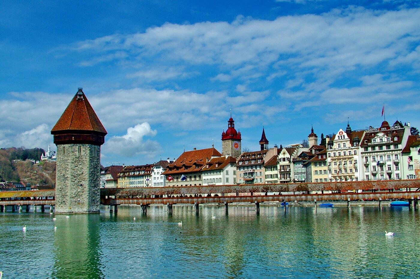 【俄甄集藏】2026年(049)03-18星期三 晚 19:30 全场包邮 瑞士1929年纪念卢塞恩国际赛艇竞赛铜质奖章，NGC MS64，卢塞恩湖畔景观，磨砂底板，顶级状态