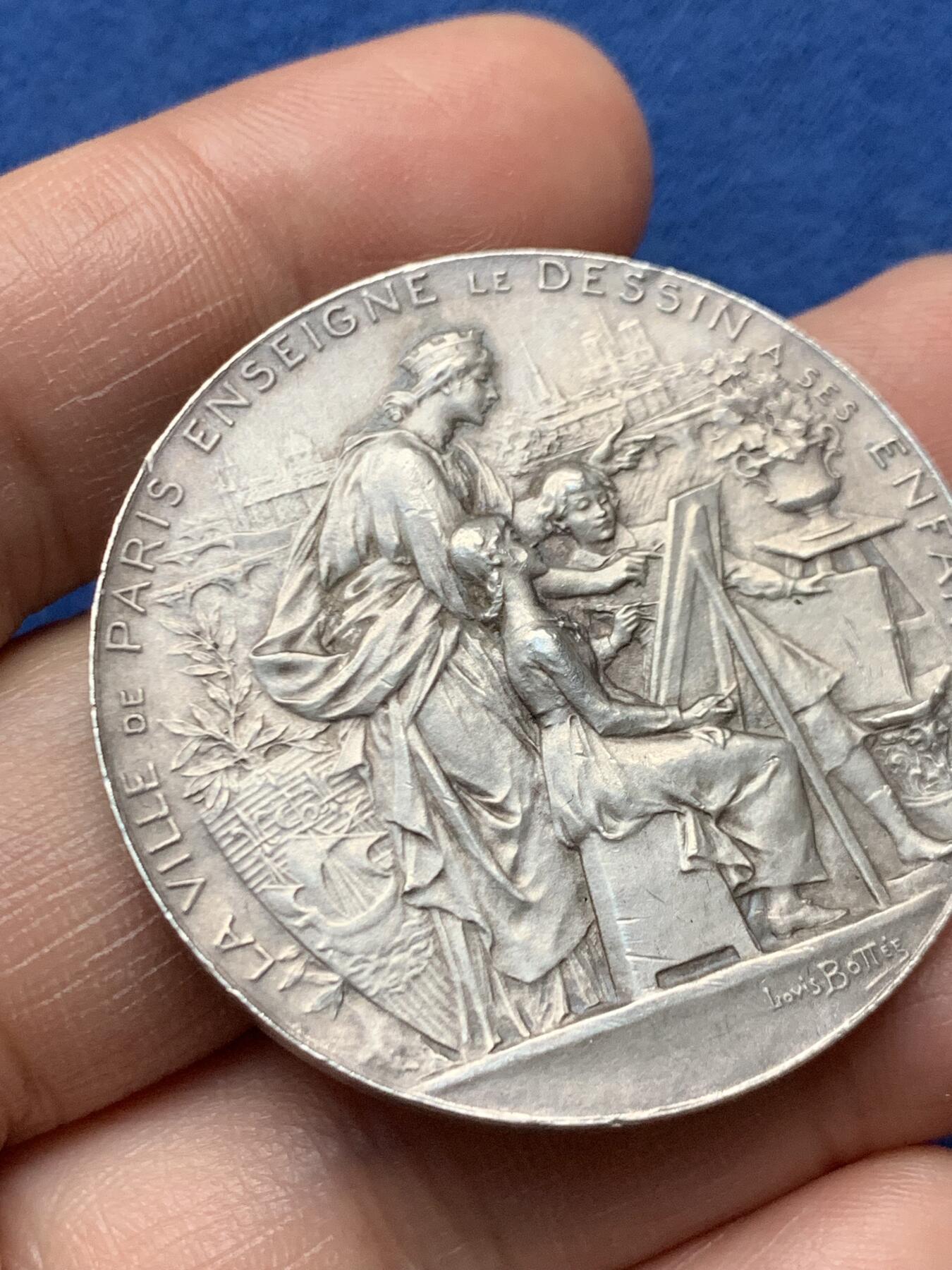 《竞宝斋》第472场 周日，周一，周二 3场连拍 （全场包邮）欢迎送拍 法国Bottee 巴黎绘画学院银章，37.65g，40.9mm，丰饶角边铭