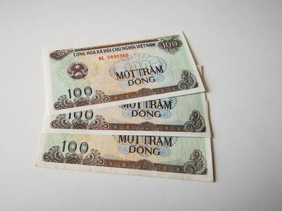 零零发流通品外国纸币拍卖 无佣金 - 越南100盾3张