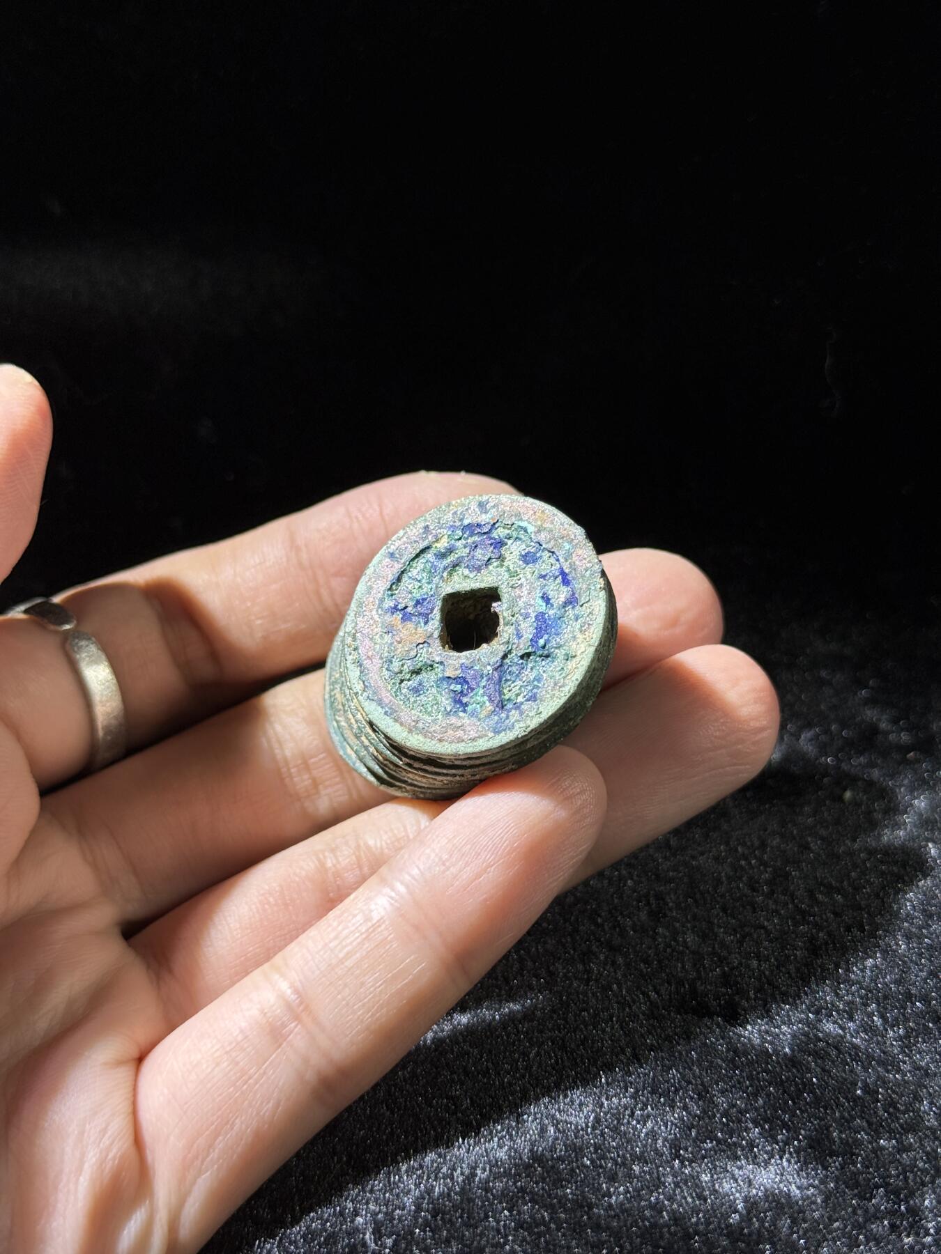 戎马世界章牌大赏，铜钱场 元佑折二钱筒子，11连，最后是小平钱