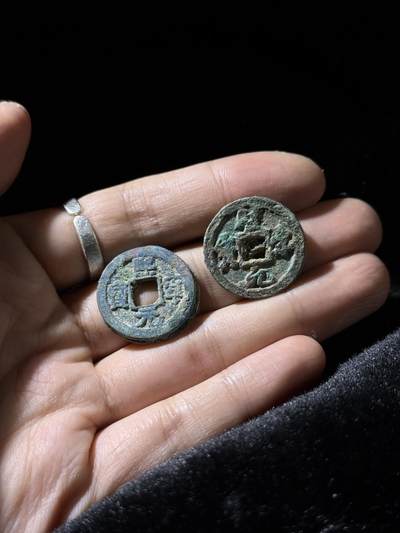 戎马世界章牌大赏，铜钱场 - 宋钱小饼子一组，二联加三联