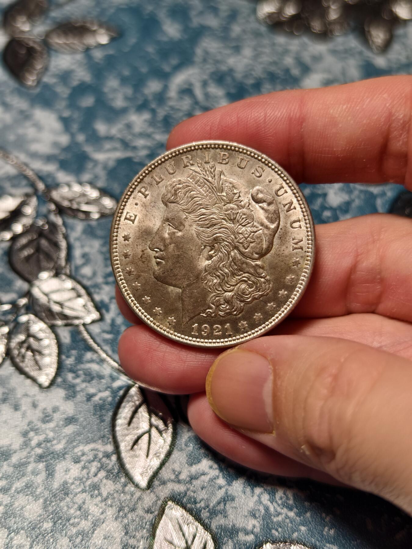抚柳草堂-第十七期章牌钱币  奖章勋章限时免佣 满百包邮 放漏专场 1921美国摩根1美元大银币 重26.8g 状态非常好底板丝滑压力十足细节也很棒 几乎没有磨损