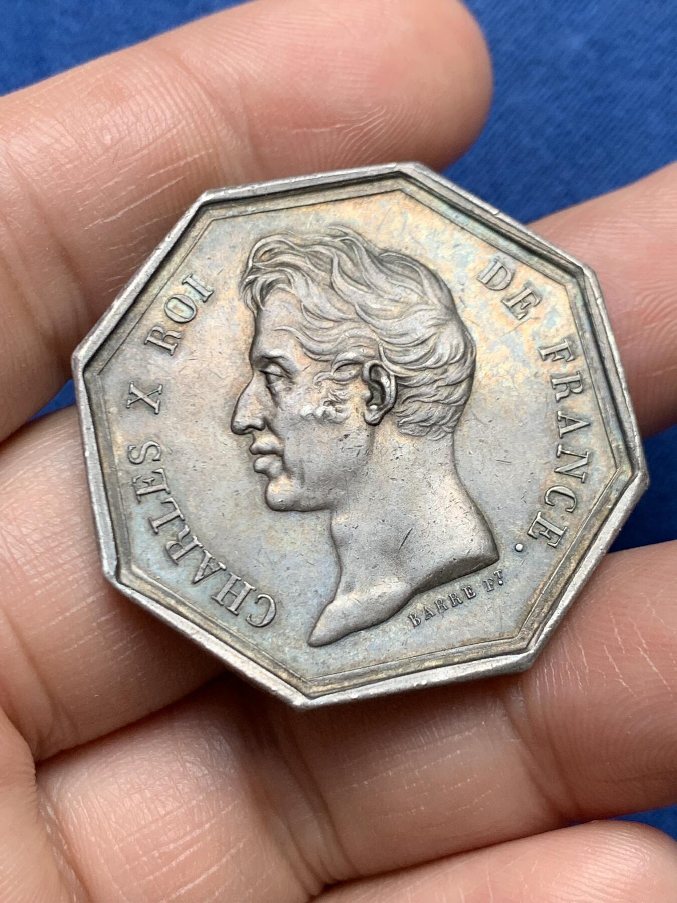 《竞宝斋》第472场 周日，周一，周二 3场连拍 （全场包邮）欢迎送拍 法国八角银质代币，查理十世头像格勒内尔桥，19.97g，35.8mm，手指边铭