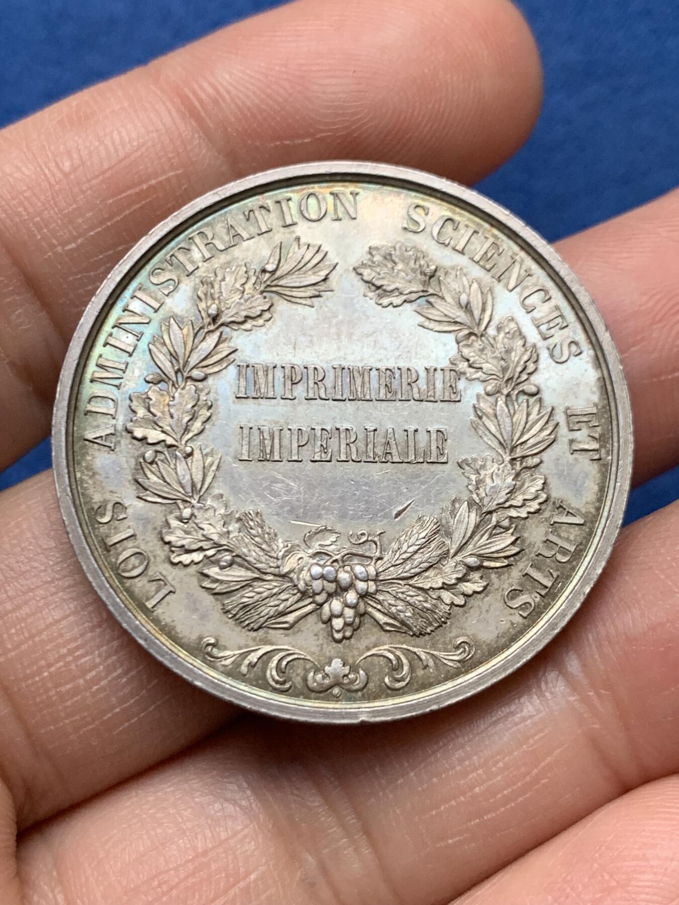 《竞宝斋》第472场 周日，周一，周二 3场连拍 （全场包邮）欢迎送拍 法国拿破仑三世头像帝国印刷局银质代币，24.6g，35.8mm，手指边铭