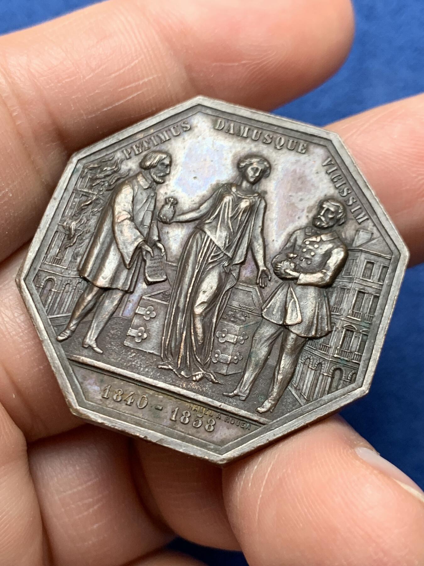 《竞宝斋》第472场 周日，周一，周二 3场连拍 （全场包邮）欢迎送拍 法国克莱门汀火灾保险公司八角铜质代币，23.33g，36.3mm，手指边铭