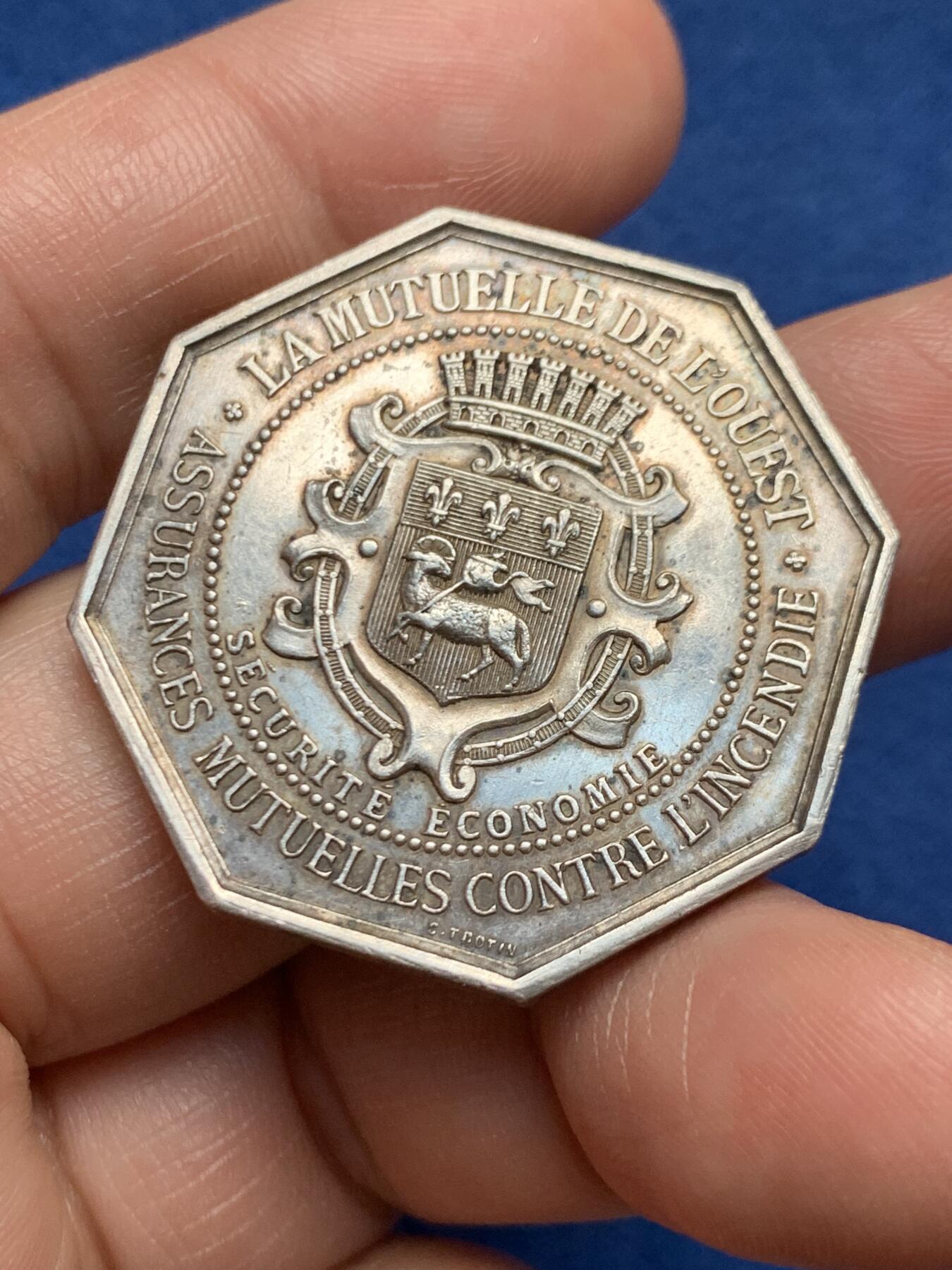 《竞宝斋》第472场 周日，周一，周二 3场连拍 （全场包邮）欢迎送拍 法国八角银质代币，鲁昂火灾保险公司，22.7g，35.4mm，丰饶角边铭