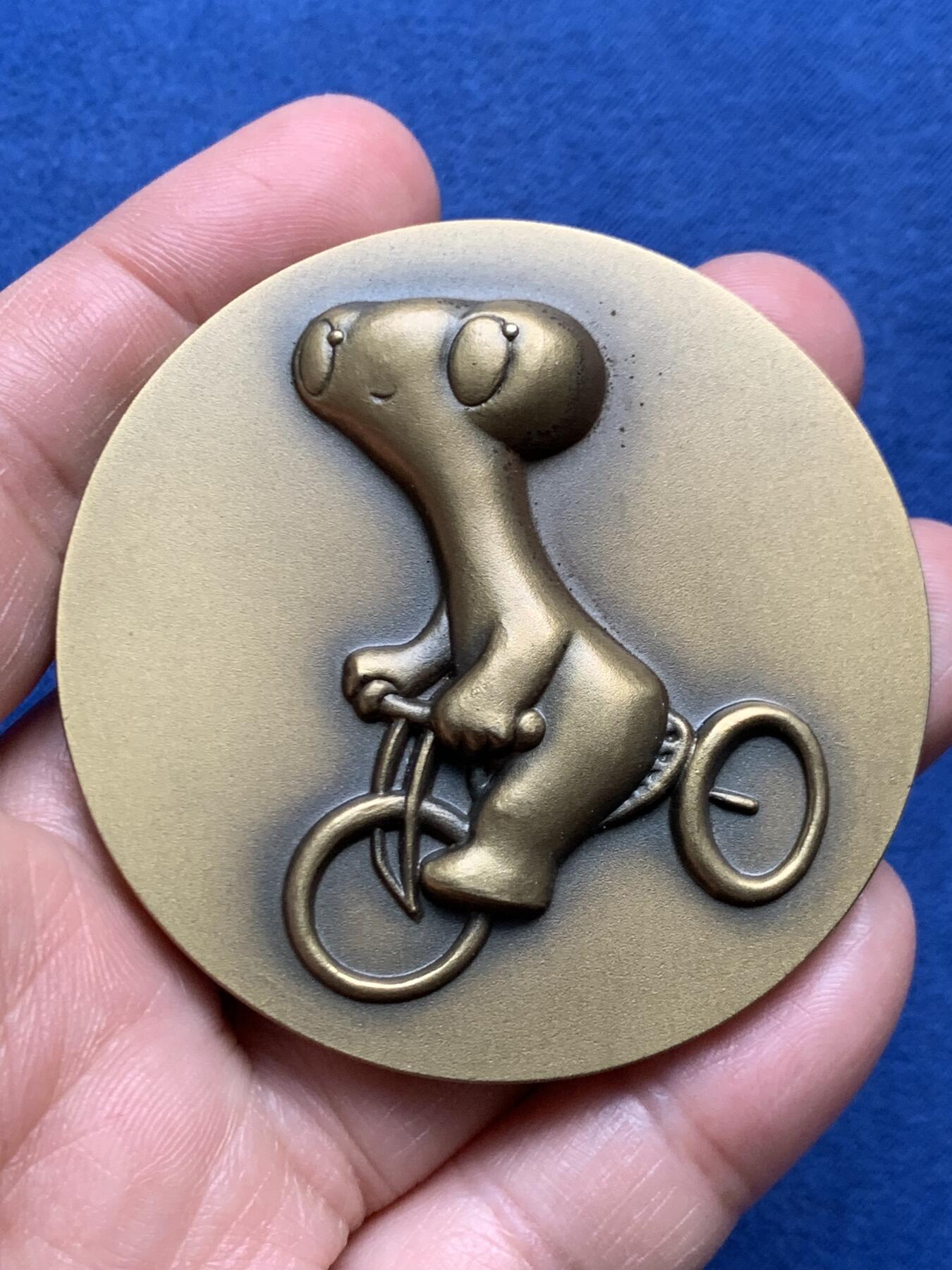 《竞宝斋》第472场 周日，周一，周二 3场连拍 （全场包邮）欢迎送拍 葡萄牙2008世博会纪念铜章，59.6mm，重约88g，原盒