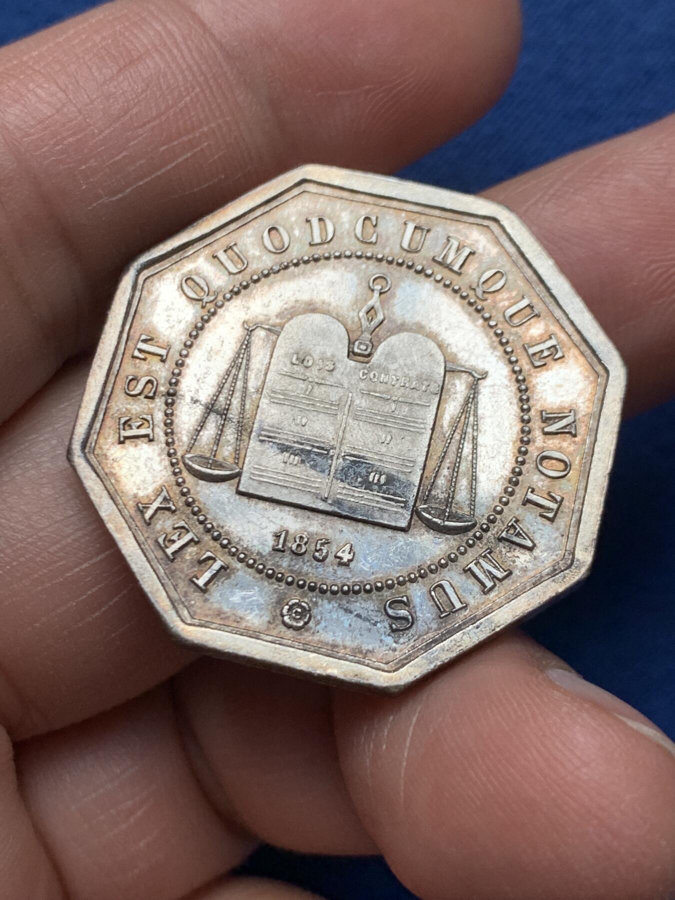 《竞宝斋》第472场 周日，周一，周二 3场连拍 （全场包邮）欢迎送拍 法国亚眠公证人八角银质代币，15.90g，31.6mm，蜜蜂边铭