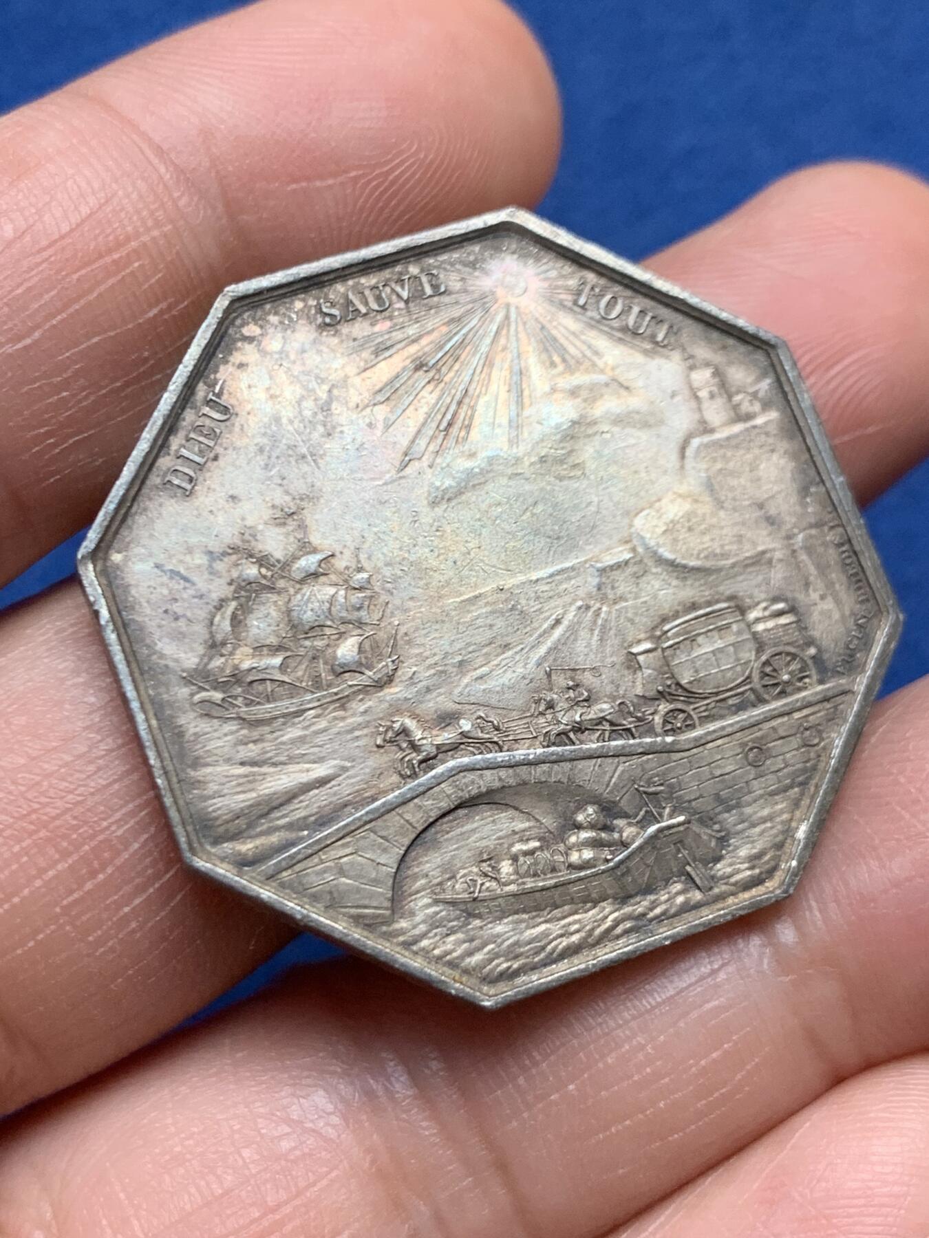 《竞宝斋》第472场 周日，周一，周二 3场连拍 （全场包邮）欢迎送拍 法国八角银章，Dubois巴黎保险联合会议，20.7g，36mm，1832-1841神灯边铭，非常经典的动态构图