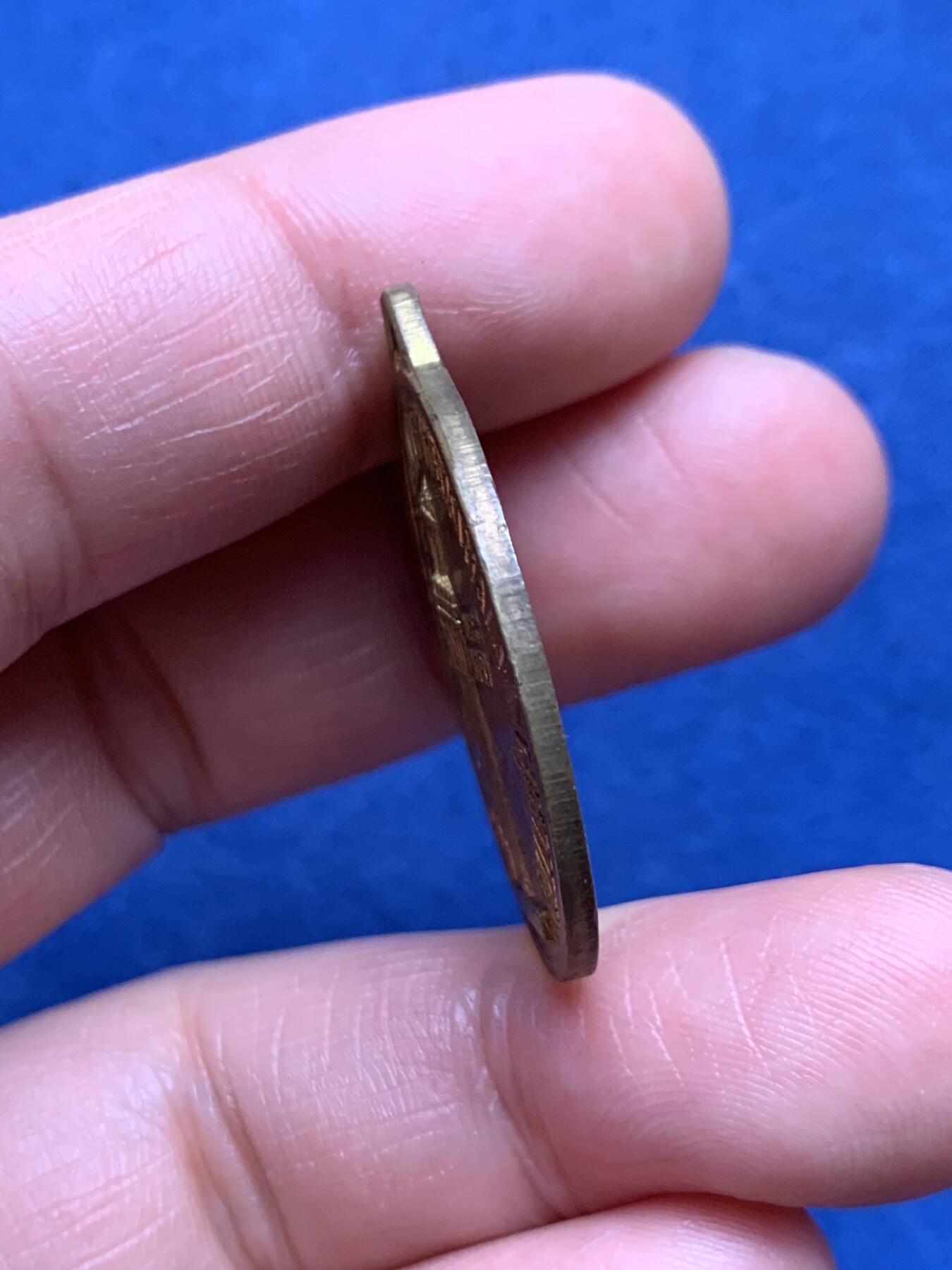 《竞宝斋》第472场 周日，周一，周二 3场连拍 （全场包邮）欢迎送拍 1950年意大利锡耶纳（Siena）全国医学会议双联镀金 纪念章，为同时纪念两场同期召开的医学大会而发行。10.82克，30mm。