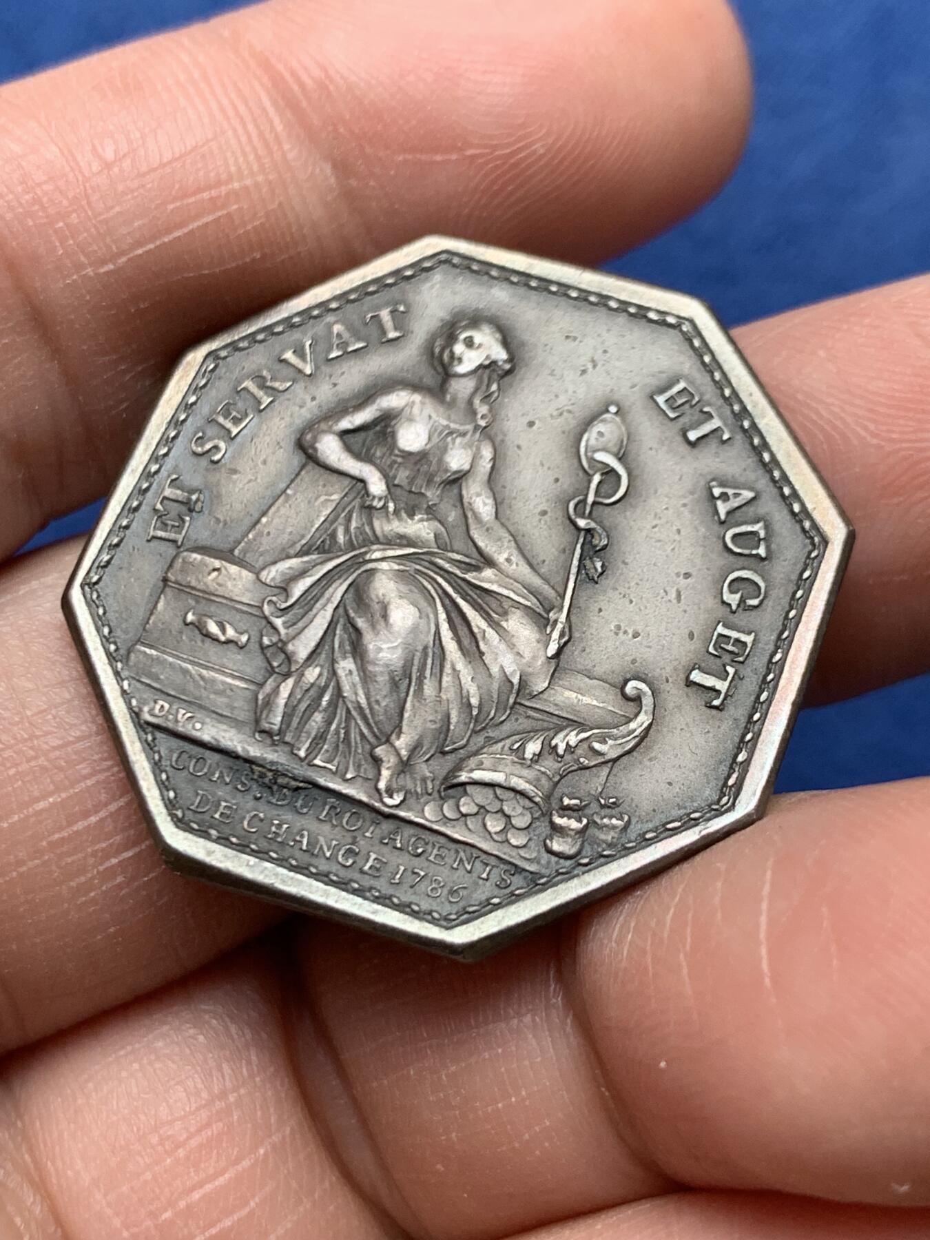 《竞宝斋》第472场 周日，周一，周二 3场连拍 （全场包邮）欢迎送拍 法国路易十六头像巴黎股票证券交易所八角银质代币，15.9g，31.7mm，早期无边铭