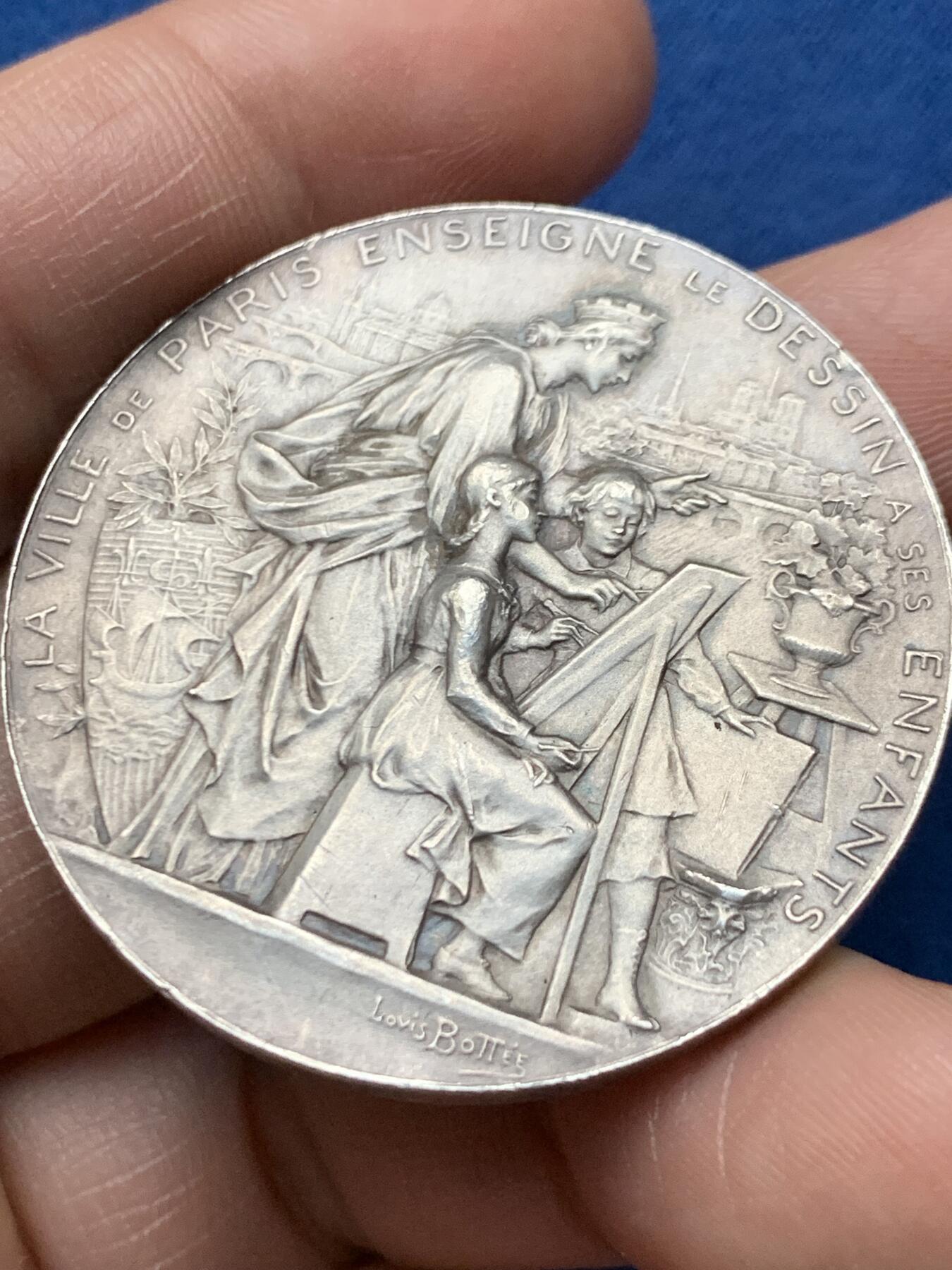 《竞宝斋》第472场 周日，周一，周二 3场连拍 （全场包邮）欢迎送拍 法国Bottee 巴黎绘画学院银章，37.65g，40.9mm，丰饶角边铭