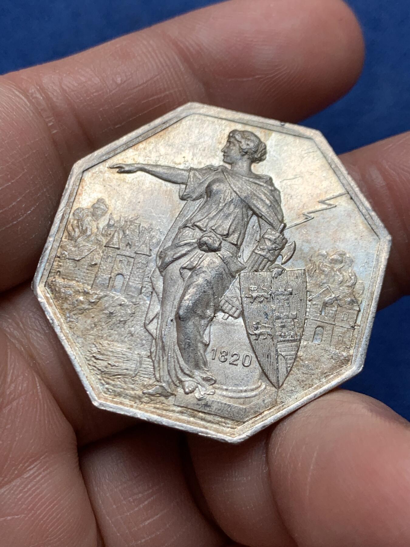 《竞宝斋》第472场 周日，周一，周二 3场连拍 （全场包邮）欢迎送拍 法国诺曼底火灾互助保险女神八角银质代币，19.6g，35.8mm，丰饶角银标边铭。