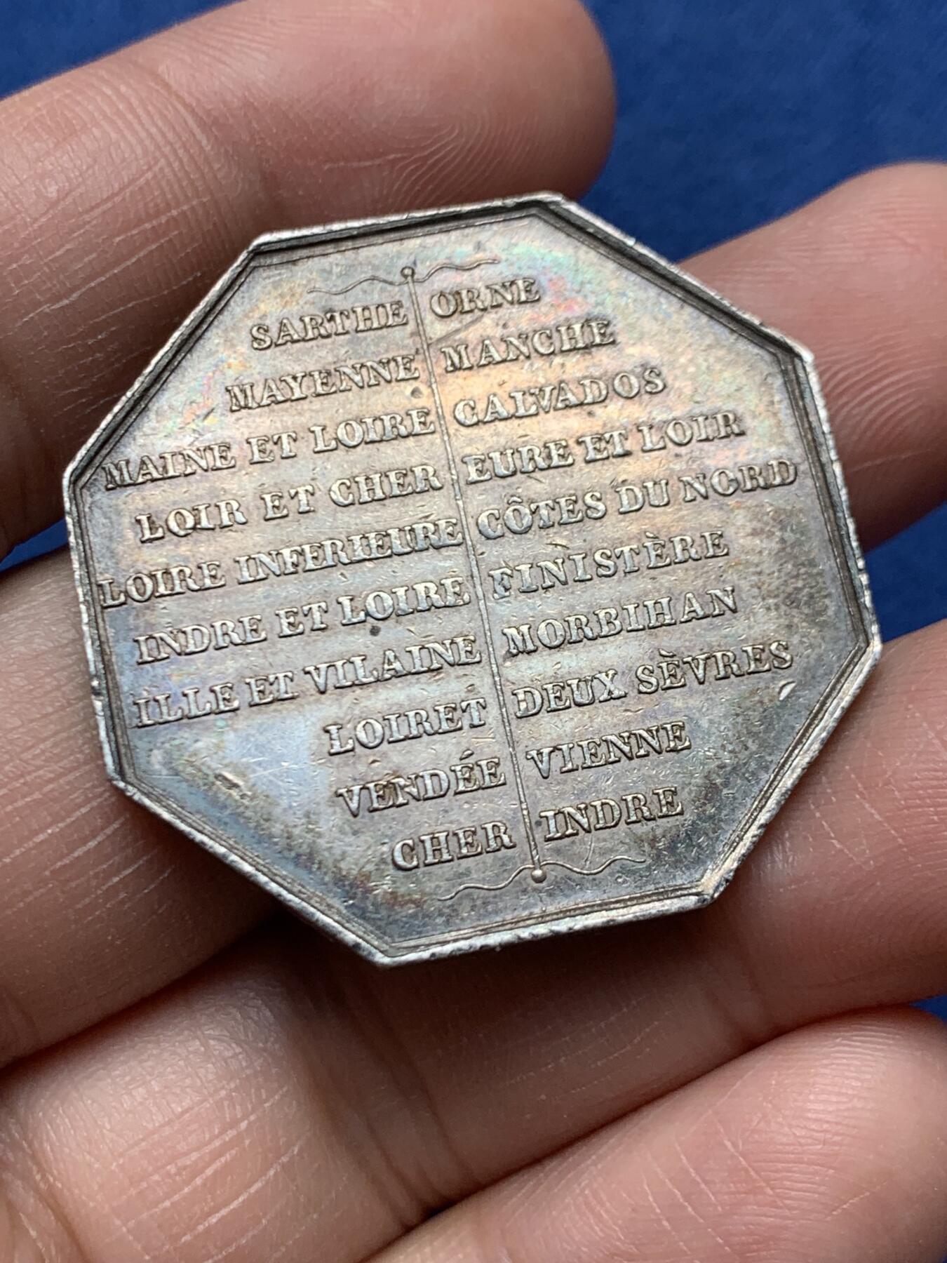 《竞宝斋》第472场 周日，周一，周二 3场连拍 （全场包邮）欢迎送拍 法国勒芒房地产保险公司八角银质代币，19.31g，35.5mm，手指边铭