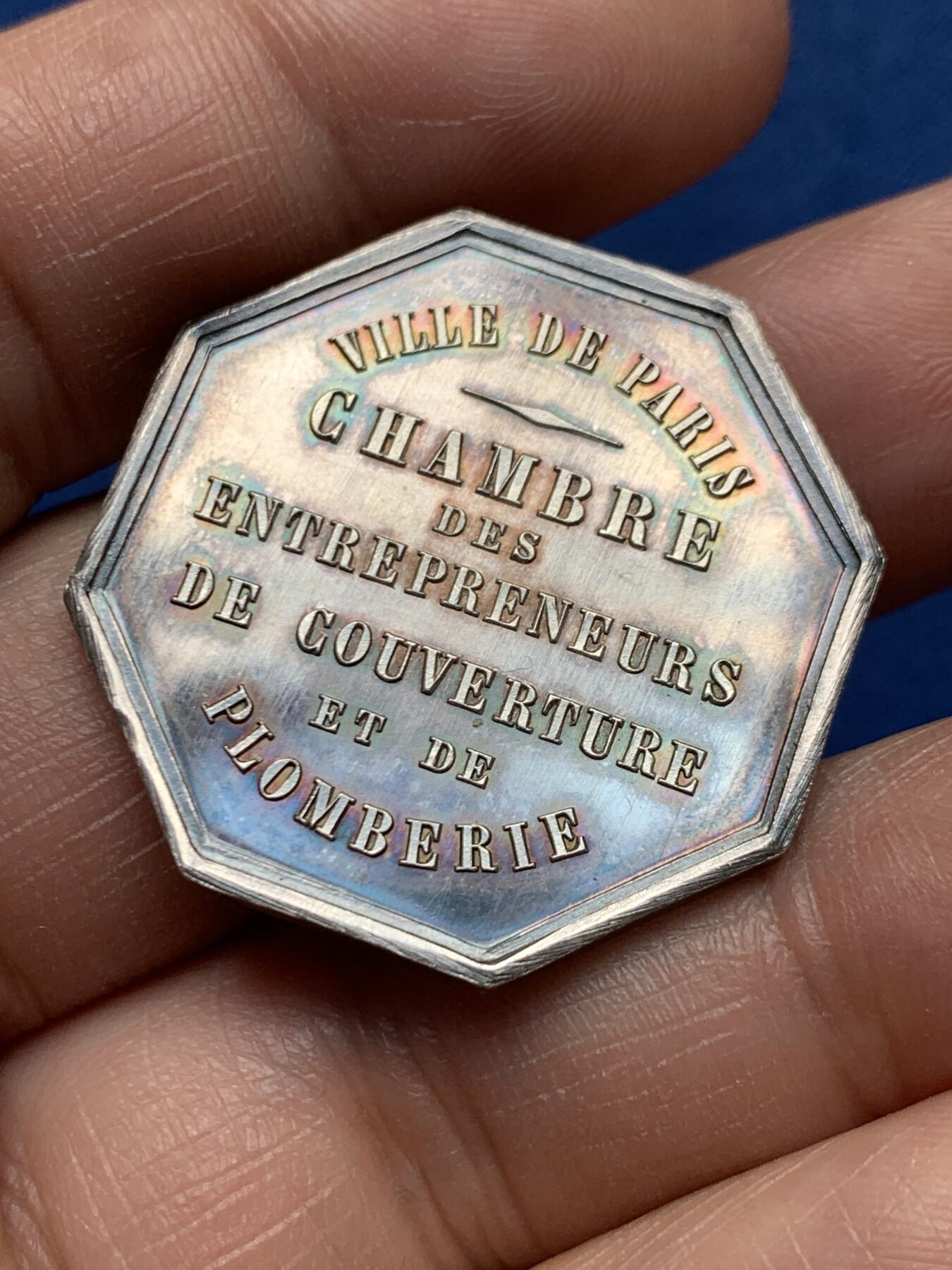 《竞宝斋》第472场 周日，周一，周二 3场连拍 （全场包邮）欢迎送拍 法国巴黎八角银质代币，银标边铭，直径：31.4mm，重：11.82g