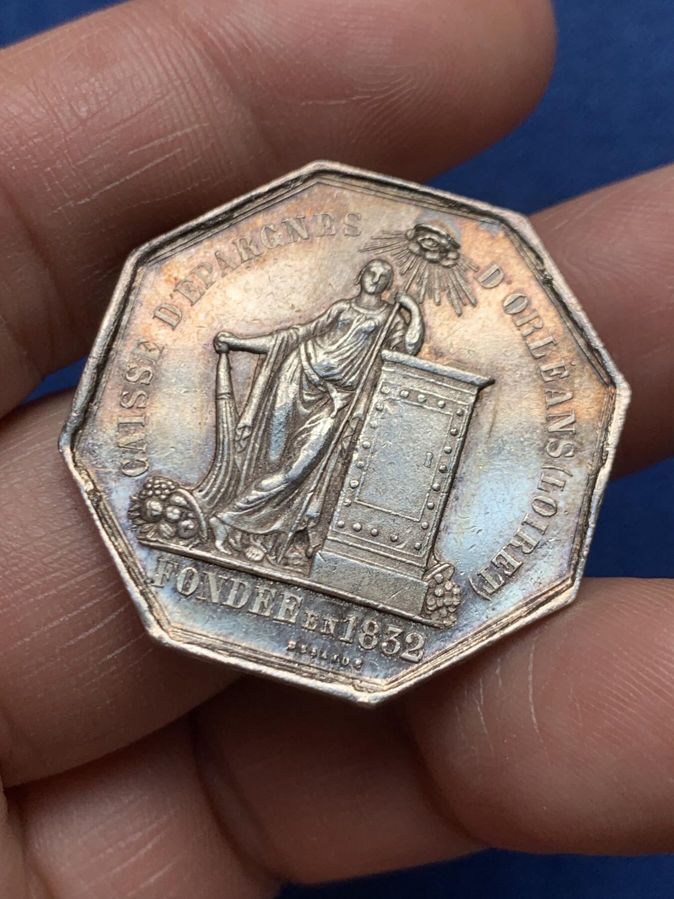 《竞宝斋》第472场 周日，周一，周二 3场连拍 （全场包邮）欢迎送拍 法国1832年奥尔良卢瓦雷省储蓄银行八角银代币，12.85克，31mm，蜜蜂银标边铭。