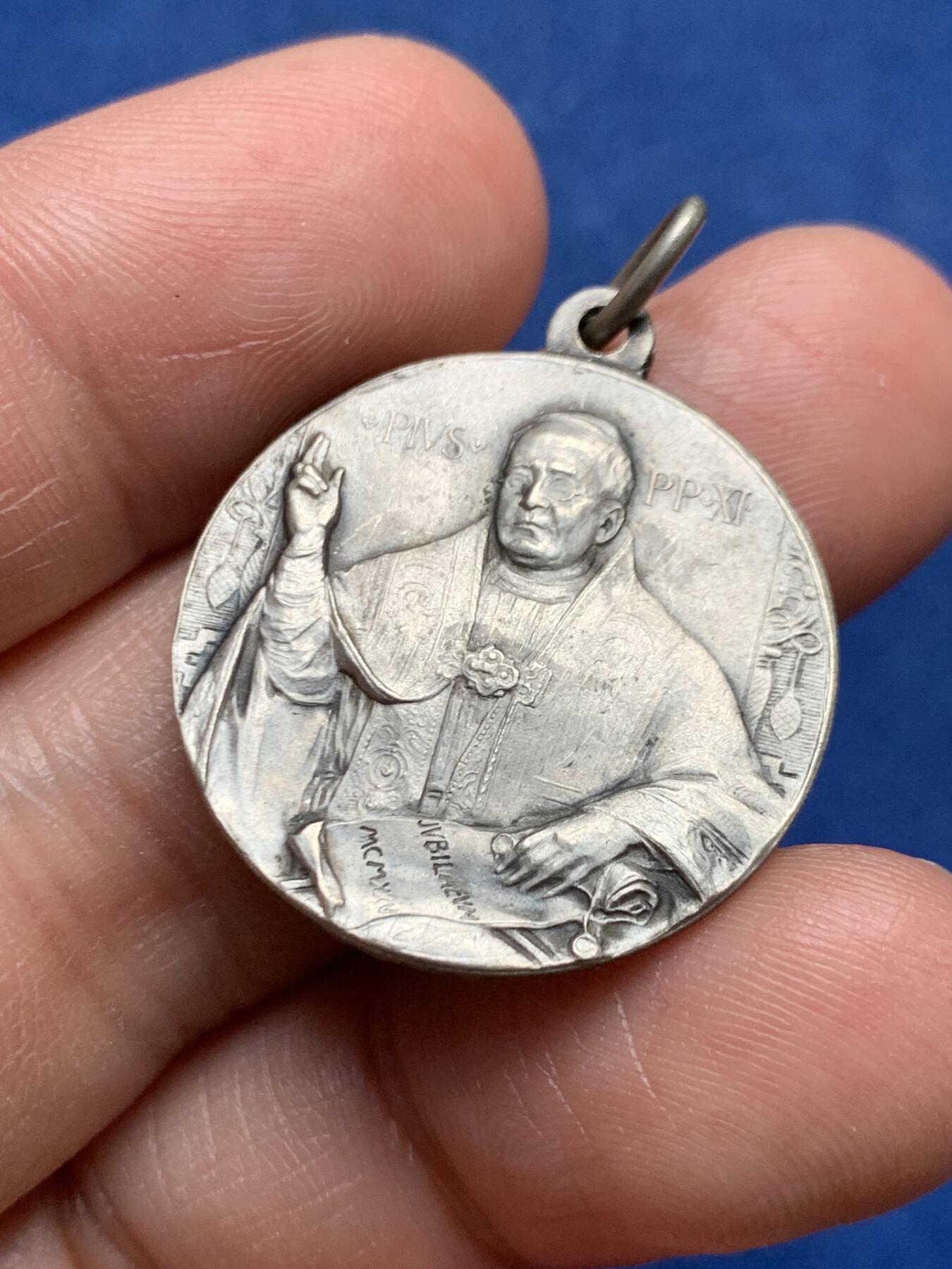 《竞宝斋》第472场 周日，周一，周二 3场连拍 （全场包邮）欢迎送拍 1925年梵蒂冈圣年 教皇庇护十一世（禧年）纪念章 7.07克 26.2mm