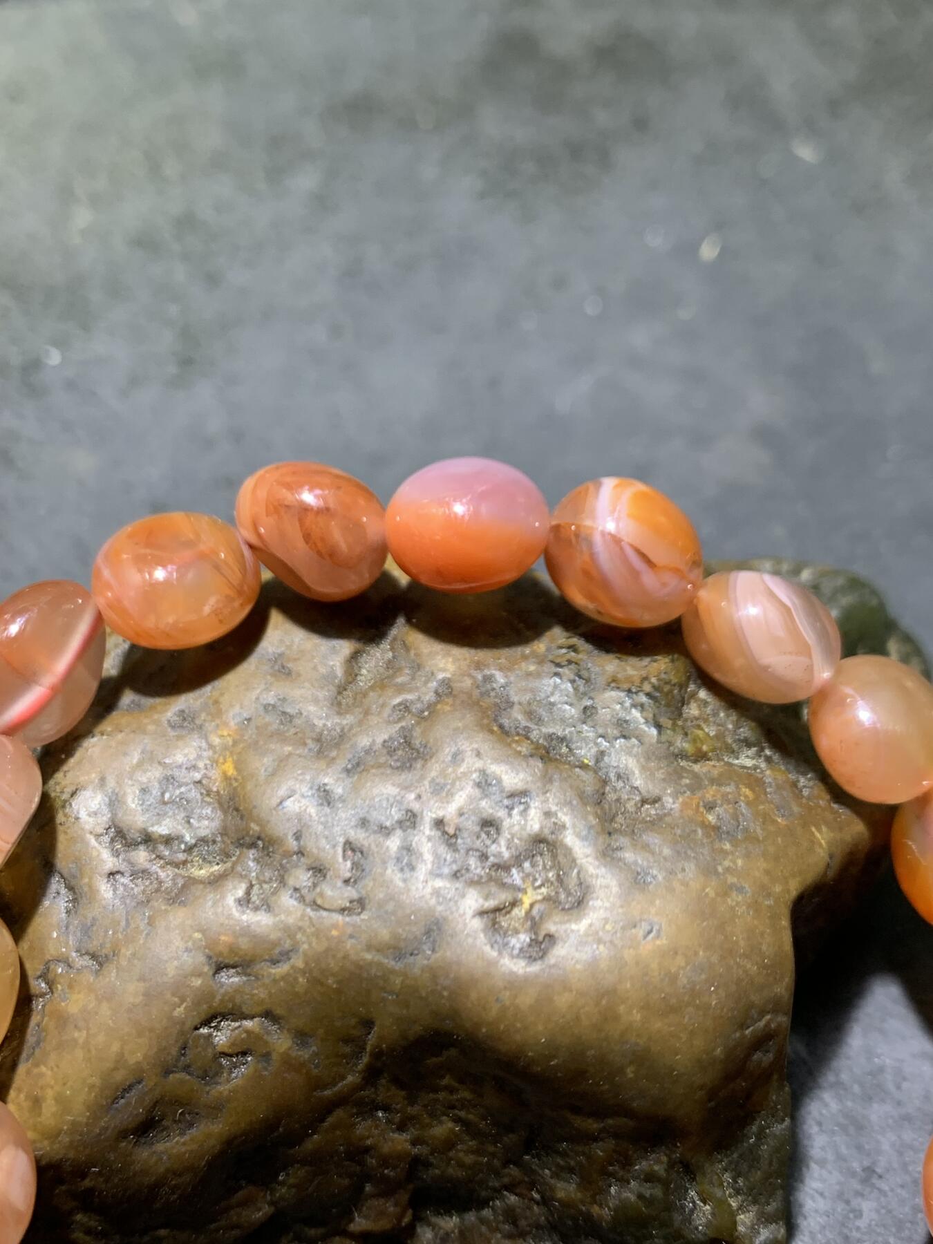 川料樱桃红南红玛瑙随形糖豆单圈手串一条，